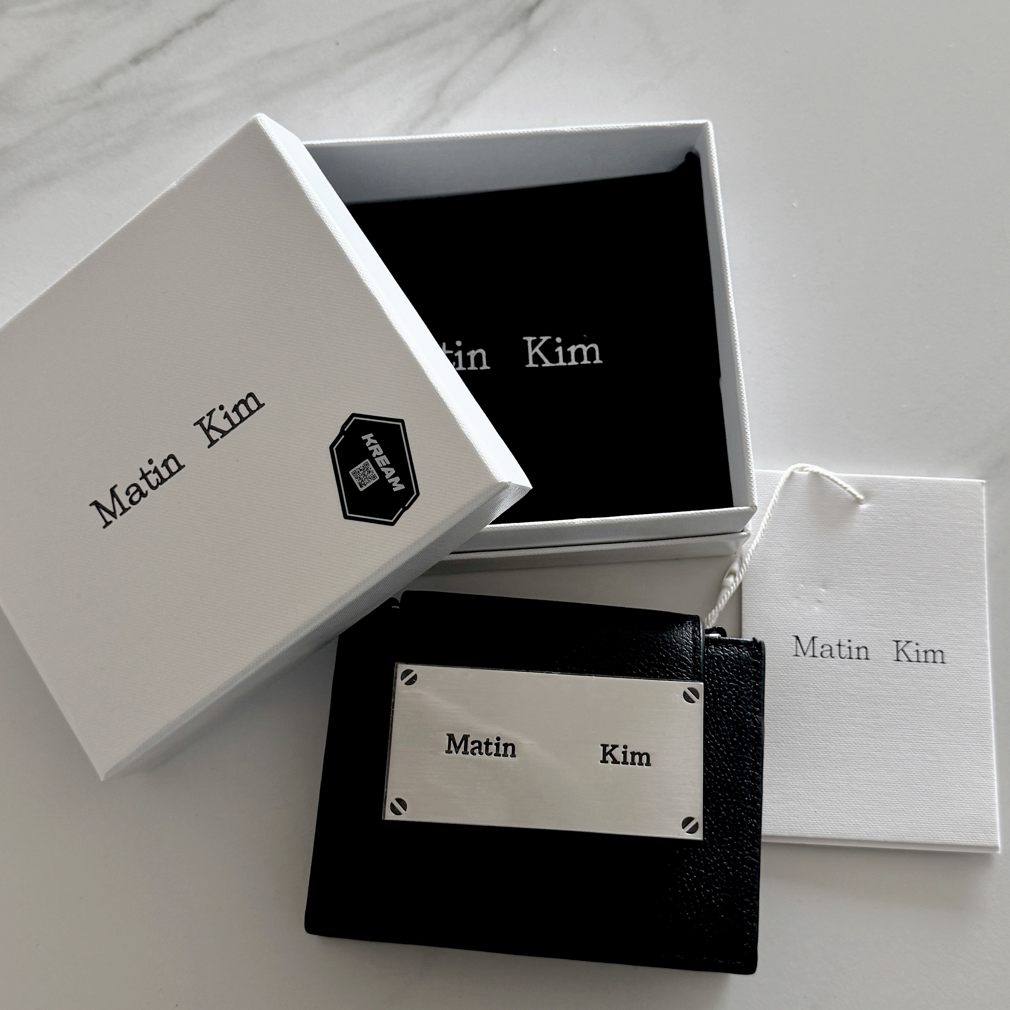 Matin Kim Accordion Mini Bag Black 착용 스타일