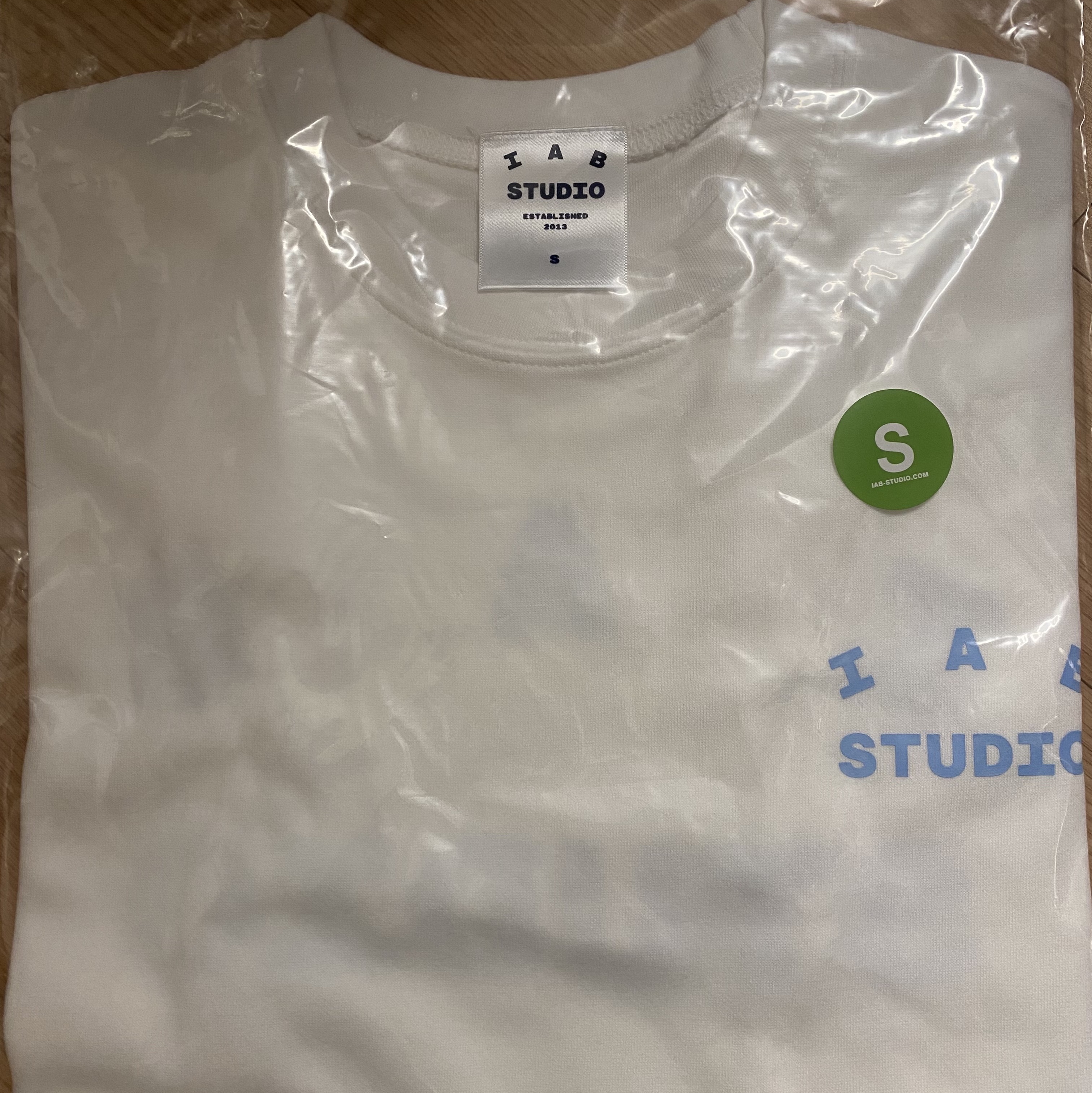 IAB Studio T-Shirt White Sky Blue 착용 스타일