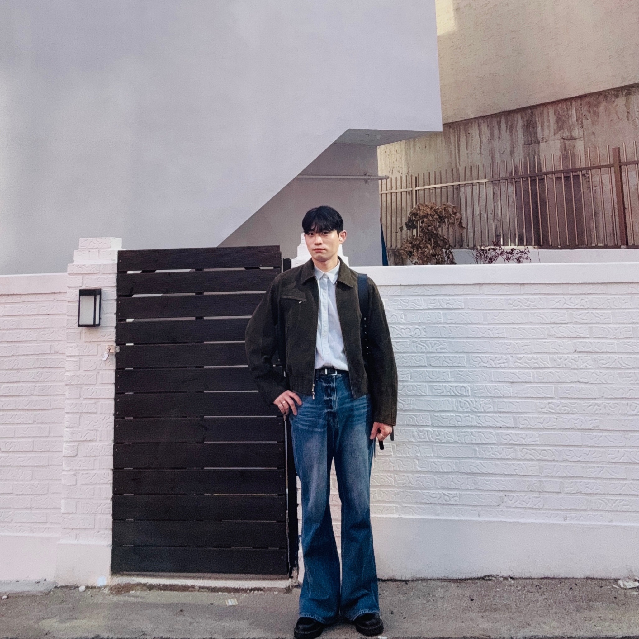 Dr. Martens 1461 Smooth Black, STU Goat Suede Jacket Brown 착용 스타일 - 1