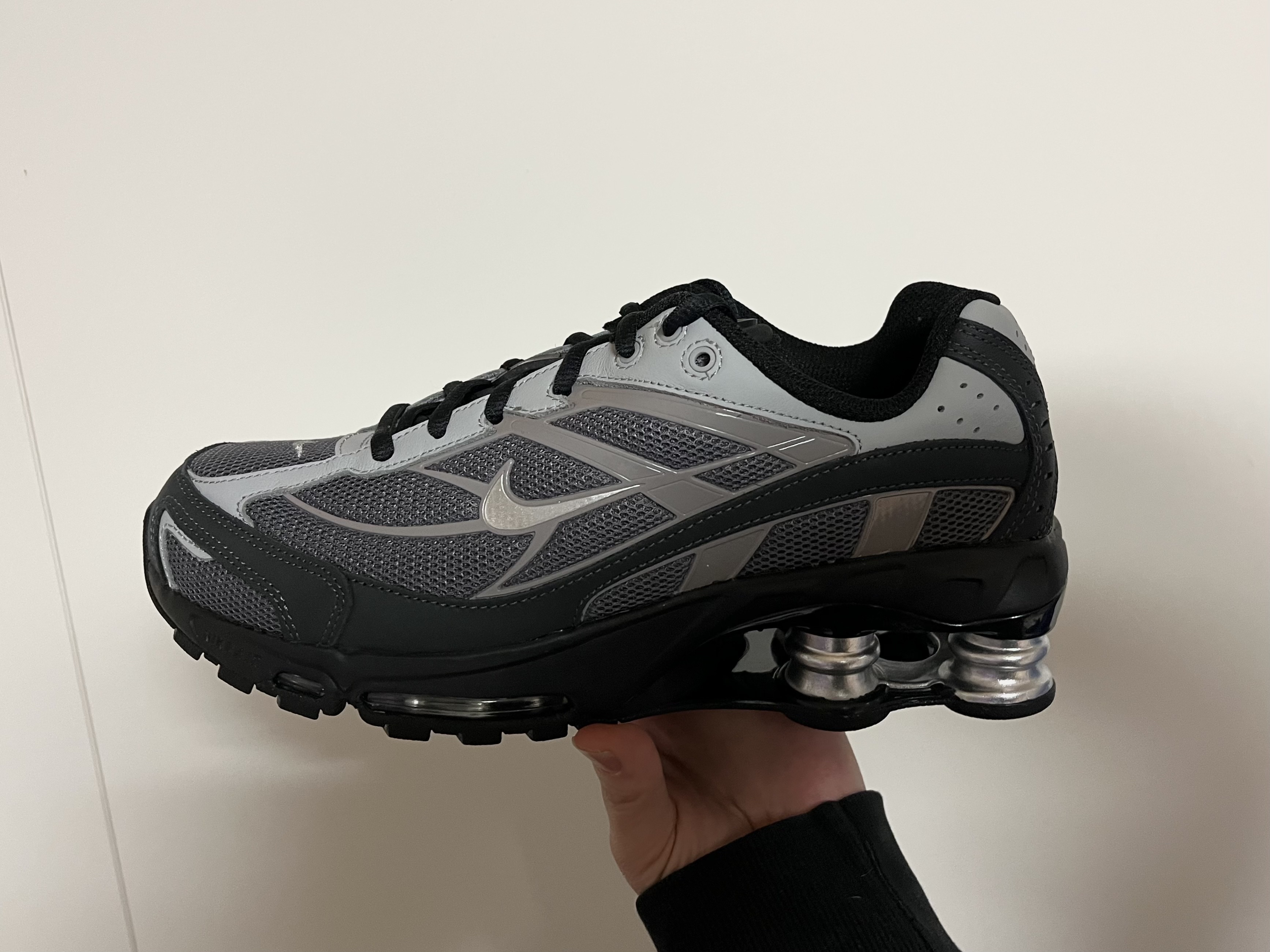 Nike Shox Ride 2 Light Graphite Anthracite, Nike Shox Ride 2 Iron Grey and Anthracite 착용 스타일 - 1