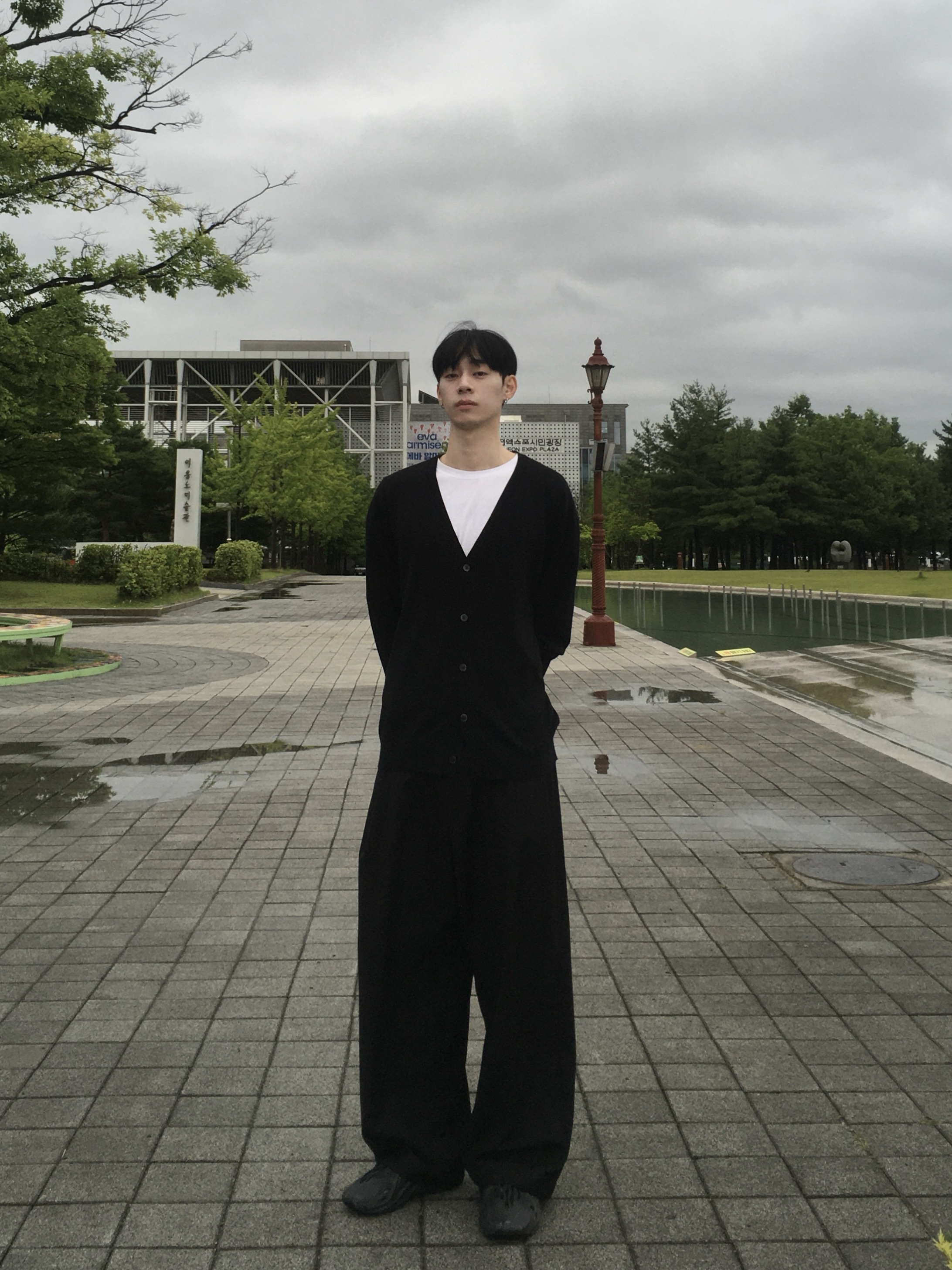 아디다스 이지 폼 러너 오닉스 착용 스타일