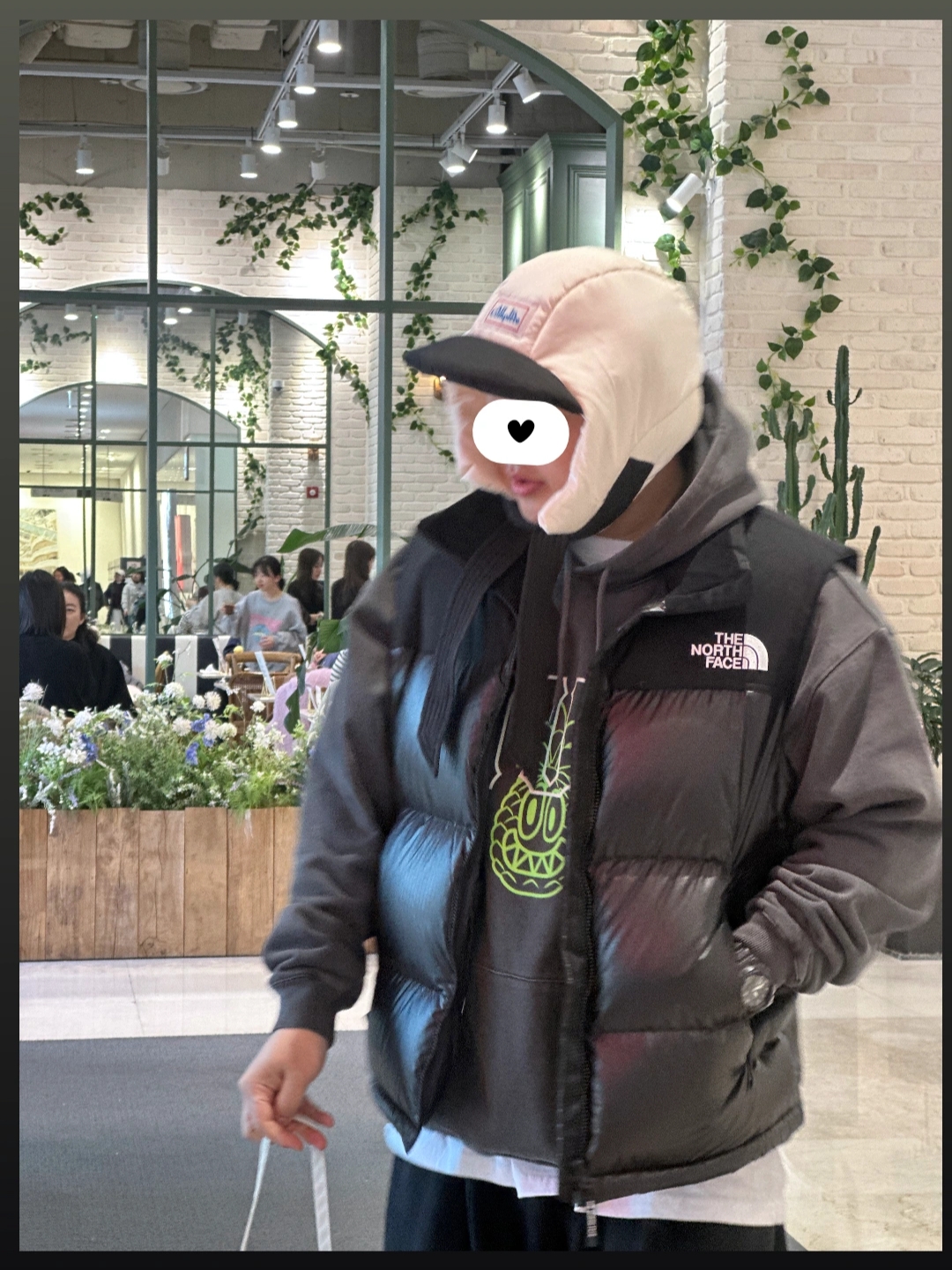 Allincomplete Panda Padding Balaclava, The North Face Nuptse On Ball Vest Black 착용 스타일