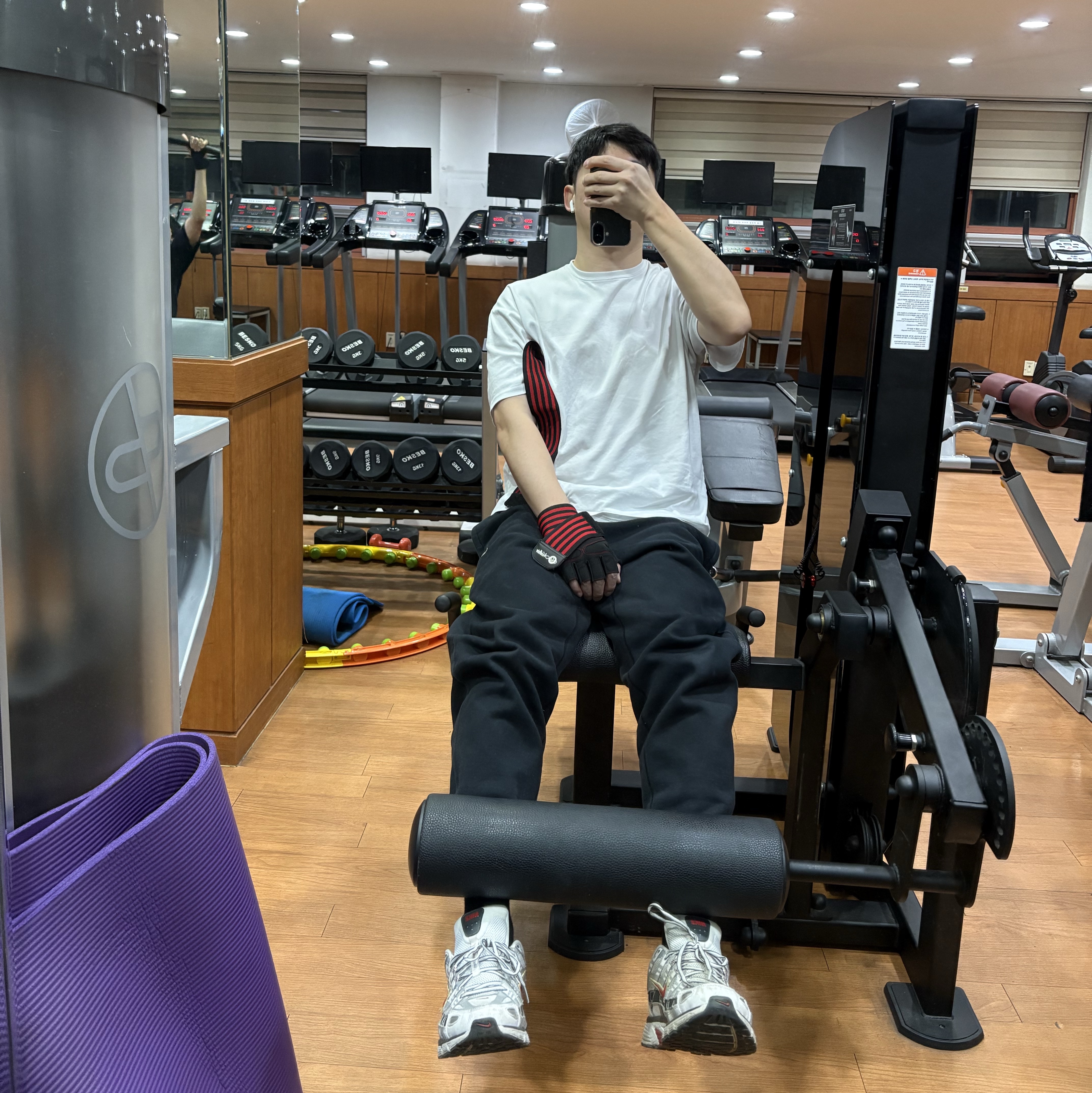 (W) Nike P-6000 Metallic Silver Red, Nike NRG Solo Swoosh Fleece Pants Black White - Asia 착용 스타일