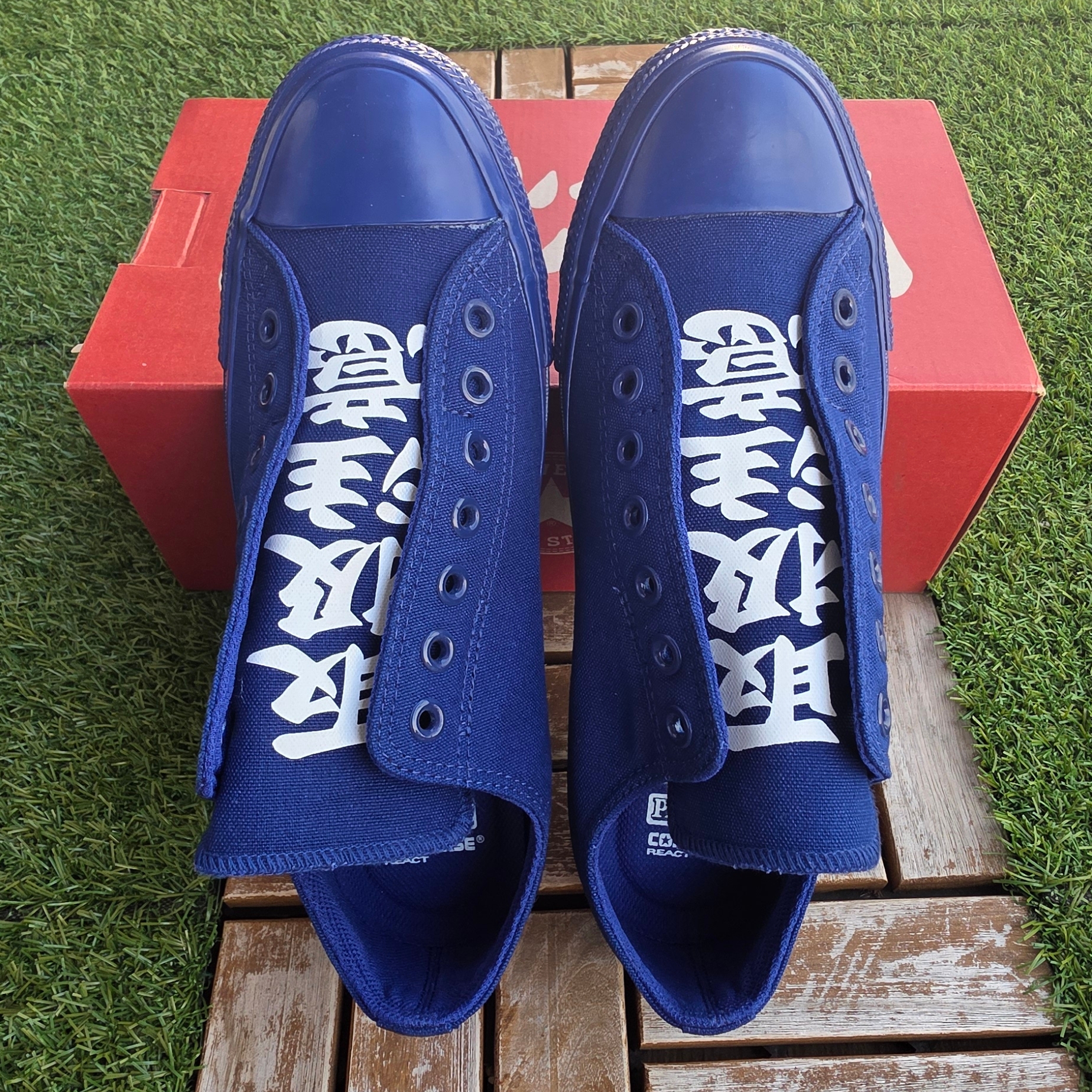 Converse x Black Eye Patch Chuck Taylor All Star 100 Slip Ox Navy 착용 스타일 - 2
