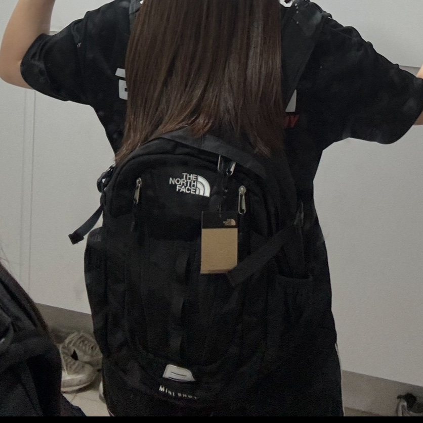 The North Face Mini Shot Black 착용 스타일