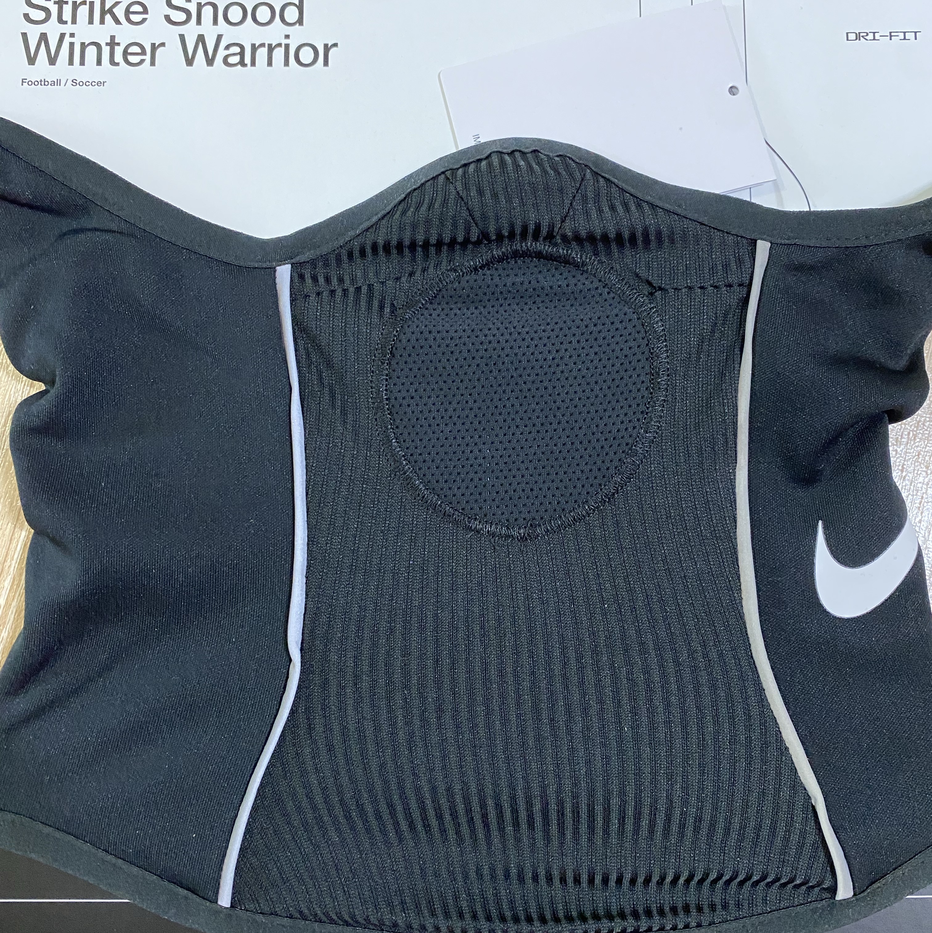 Nike Winter Warrior Dri-Fit Global Football Snood Black 착용 스타일 - 1