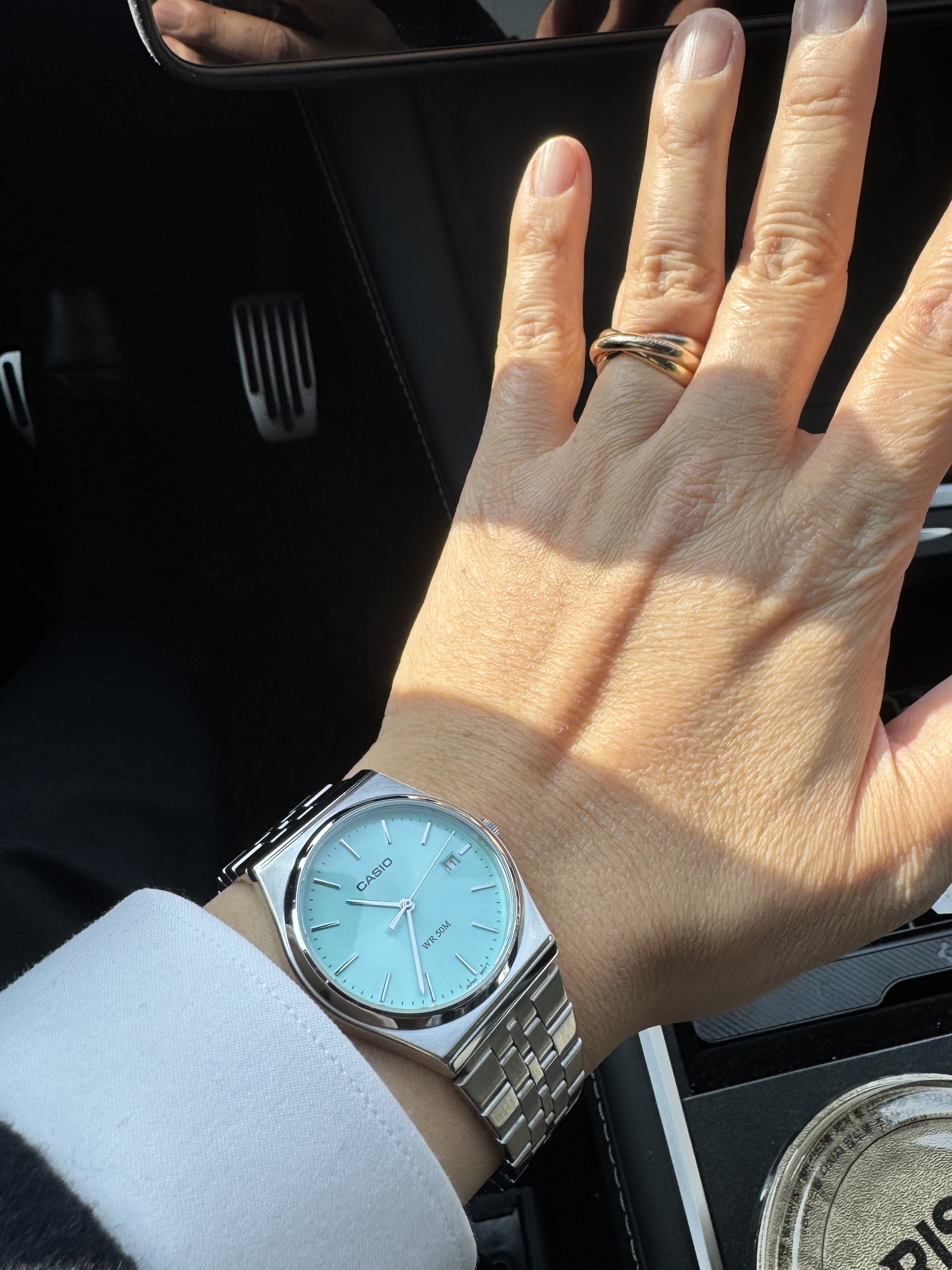 Casio MTP-B145D-2A1V, Cartier Trinity Ring Small White Gold Rose Gold Yellow Gold 착용 스타일