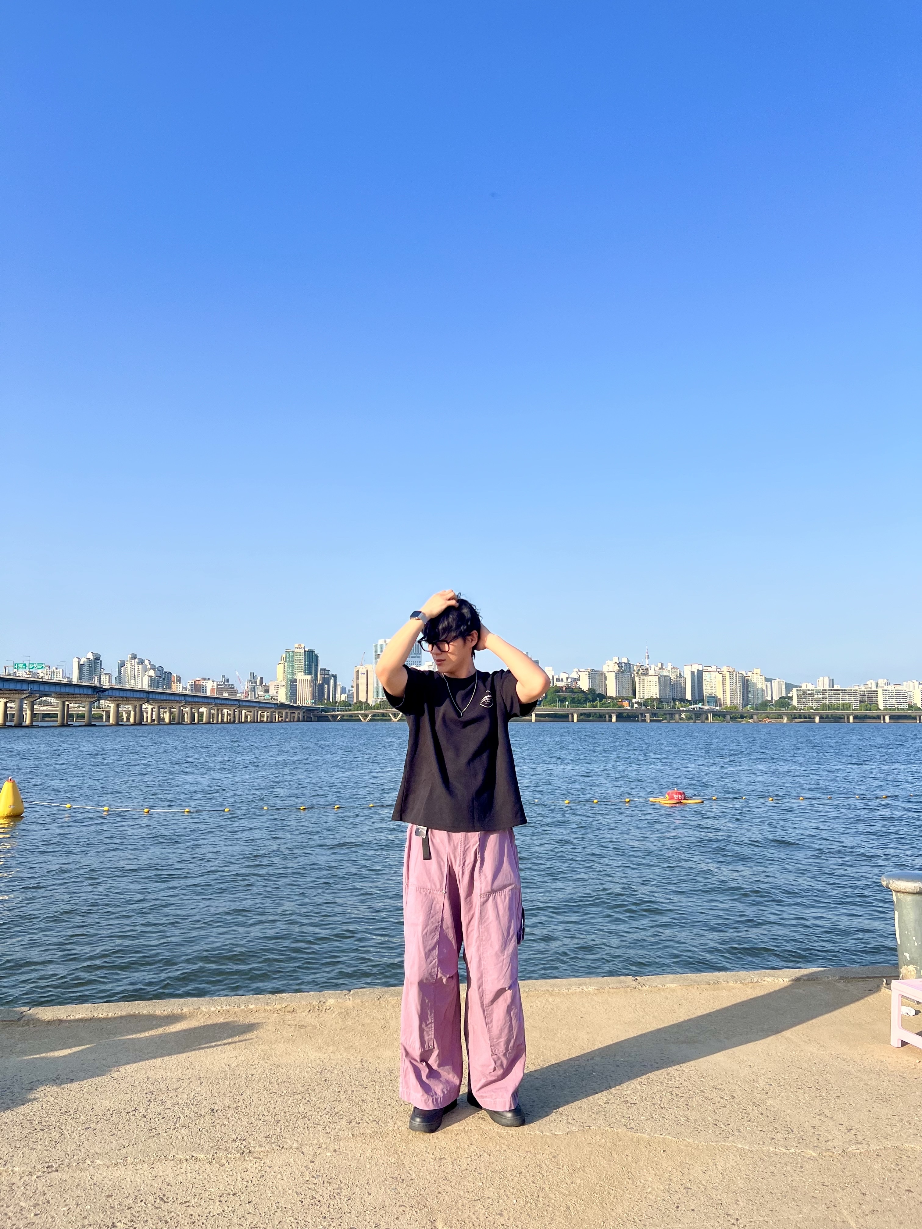 젠틀 몬스터 x 메종 마르지엘라 MM117 블랙 클리어, 나이키 x 슈프림 에어포스 1 로우 블랙 착용 스타일 - 2