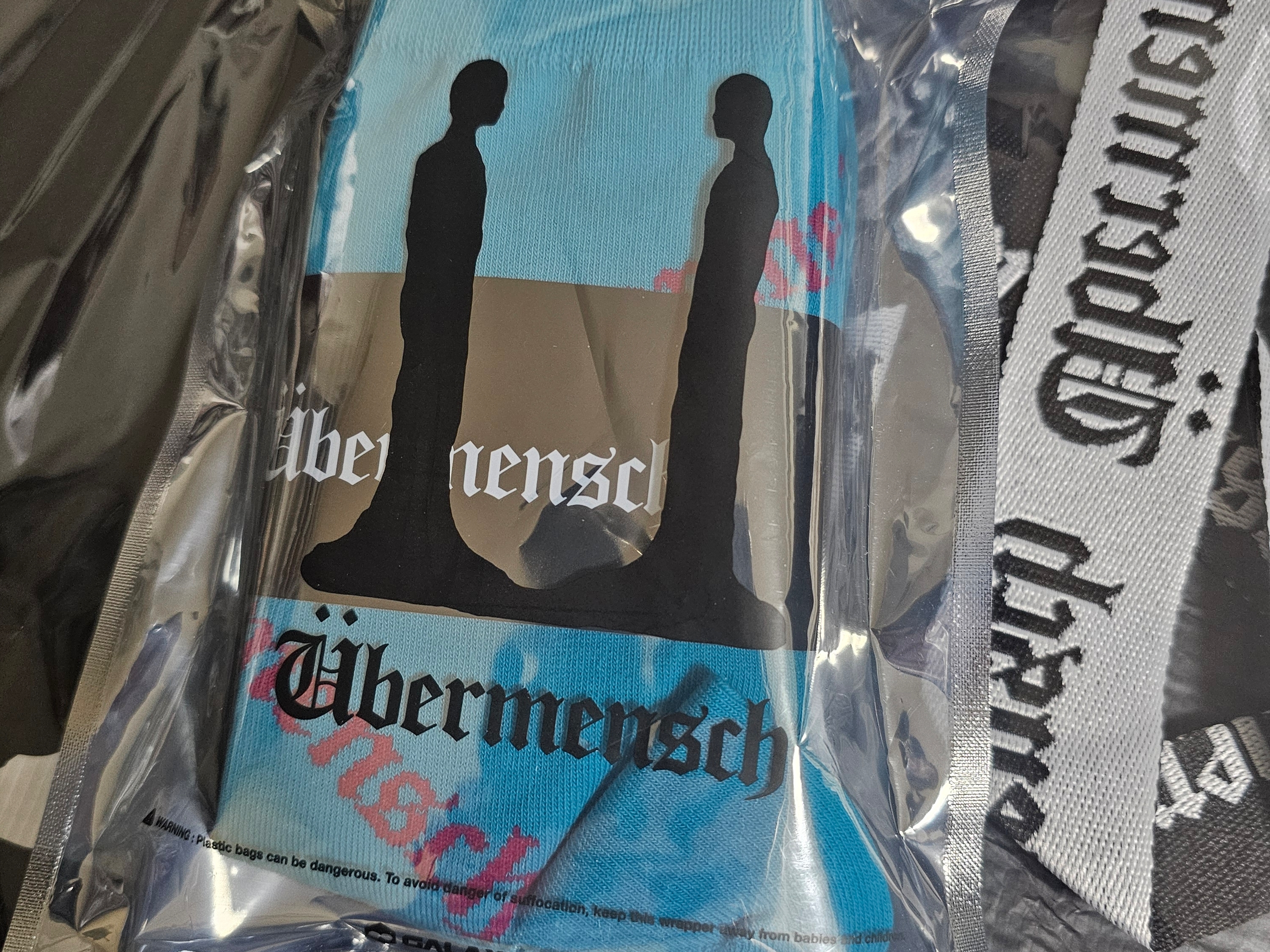 G-DRAGON Ubermensch Reusable Bag Black, G-DRAGON Ubermensch Slogan Towel Mint 착용 스타일 - 4