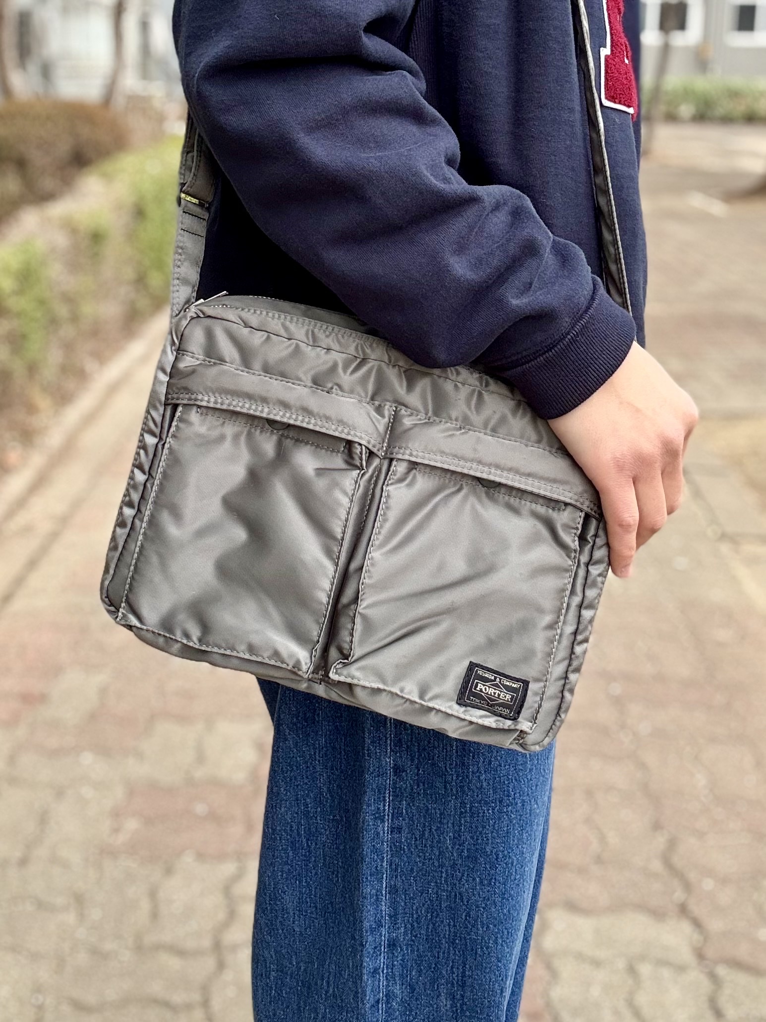 New Balance 990v1 Made in USA Navy, Porter Tanker Shoulder Bag L Silver gray 착용 스타일 - 7