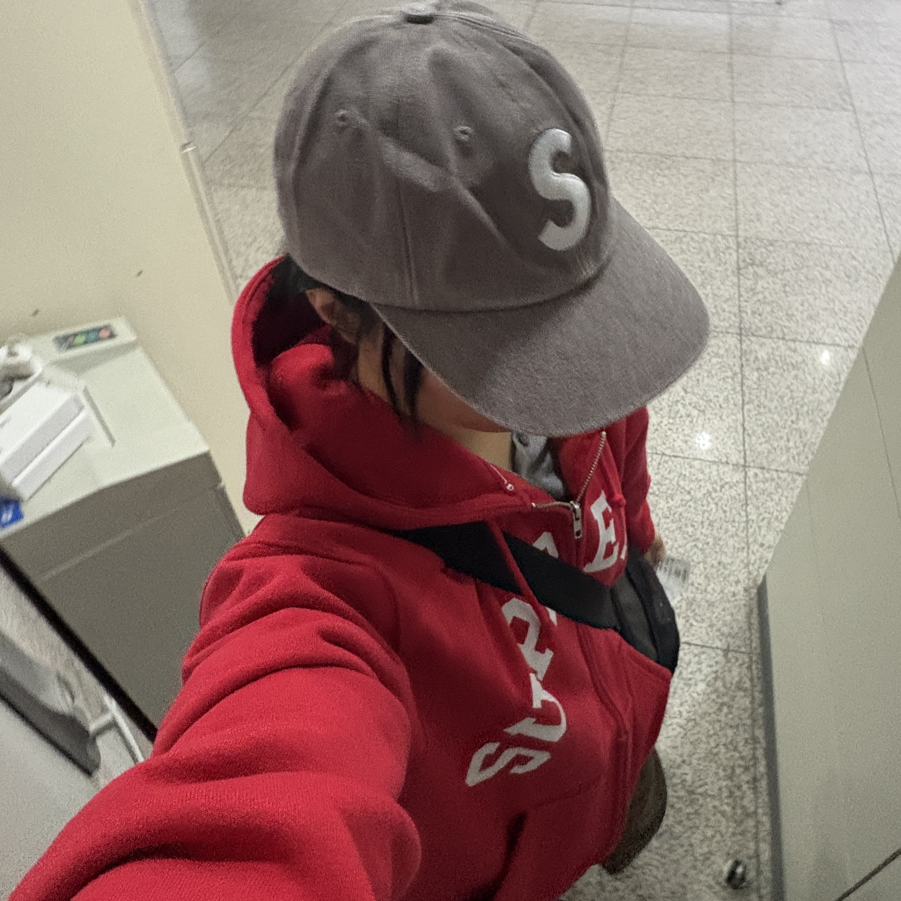 Supreme Pigment S Logo 6-Panel Khaki - 24FW, Supreme x Champion Zip Up Hooded Sweatshirt Red - 24SS 착용 스타일