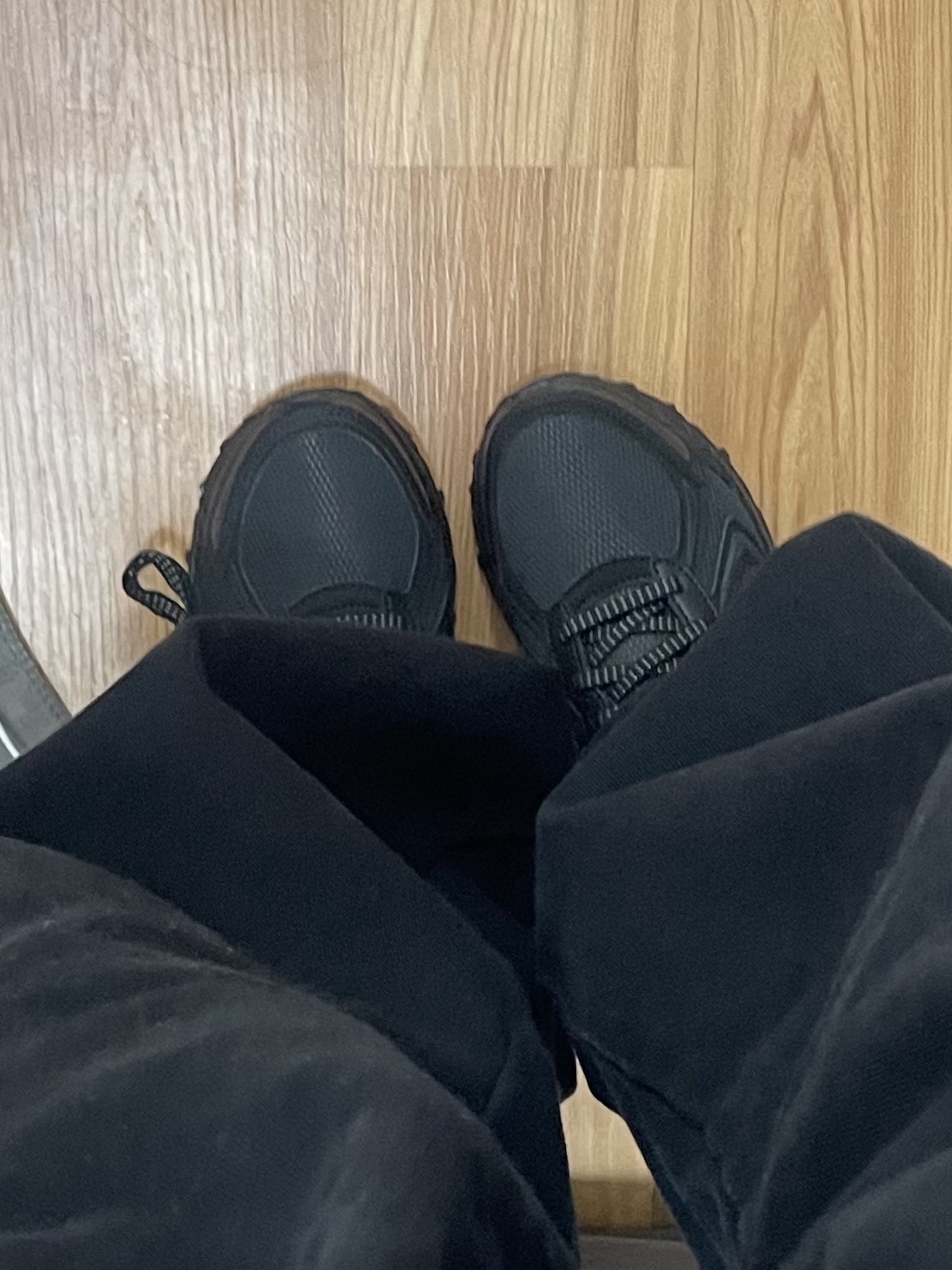 New Balance 410v5 Black - 2E Wide 착용 스타일 - 1