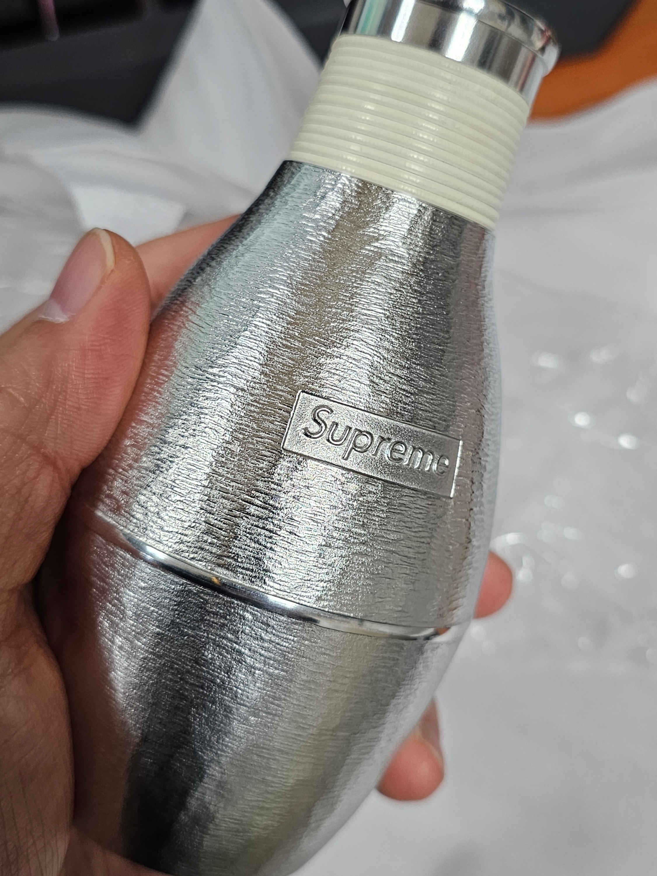 Supreme Tin Sake Set Silver - 25SS, Nike x Supreme Air Force 1 Low White 착용 스타일 - 3