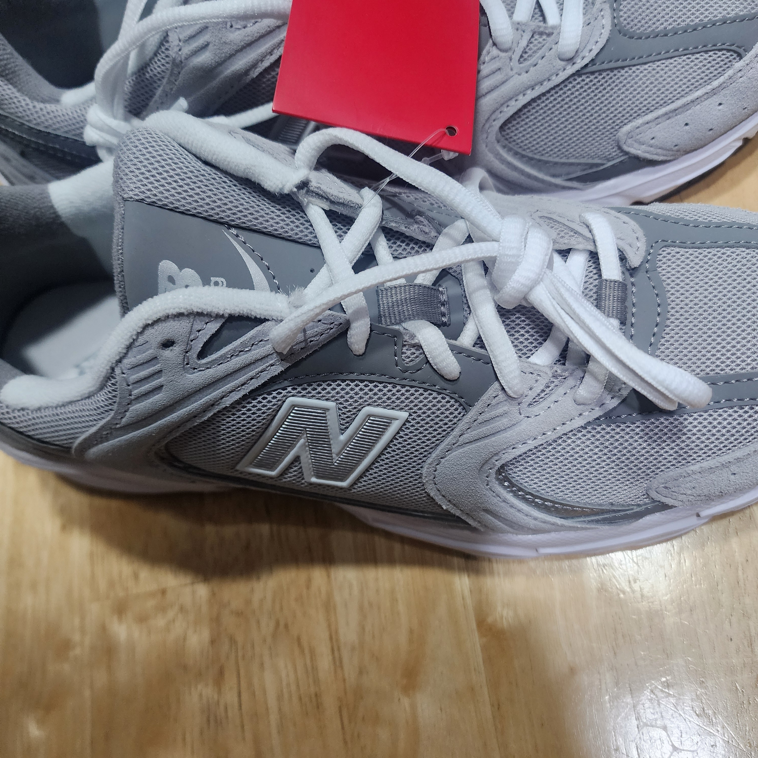 New Balance 530 Grey 착용 스타일