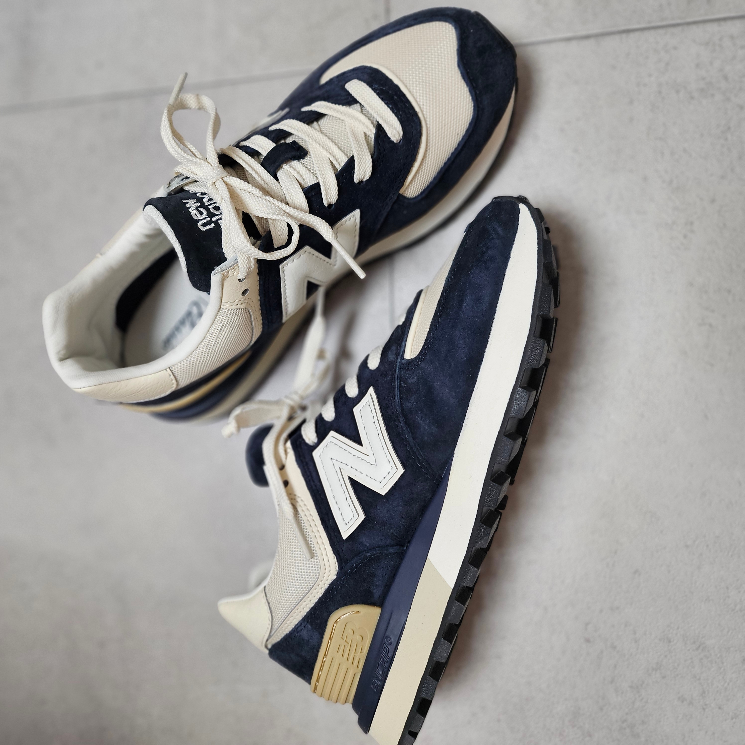 New Balance 574 Legacy Navy Blue 착용 스타일 - 2