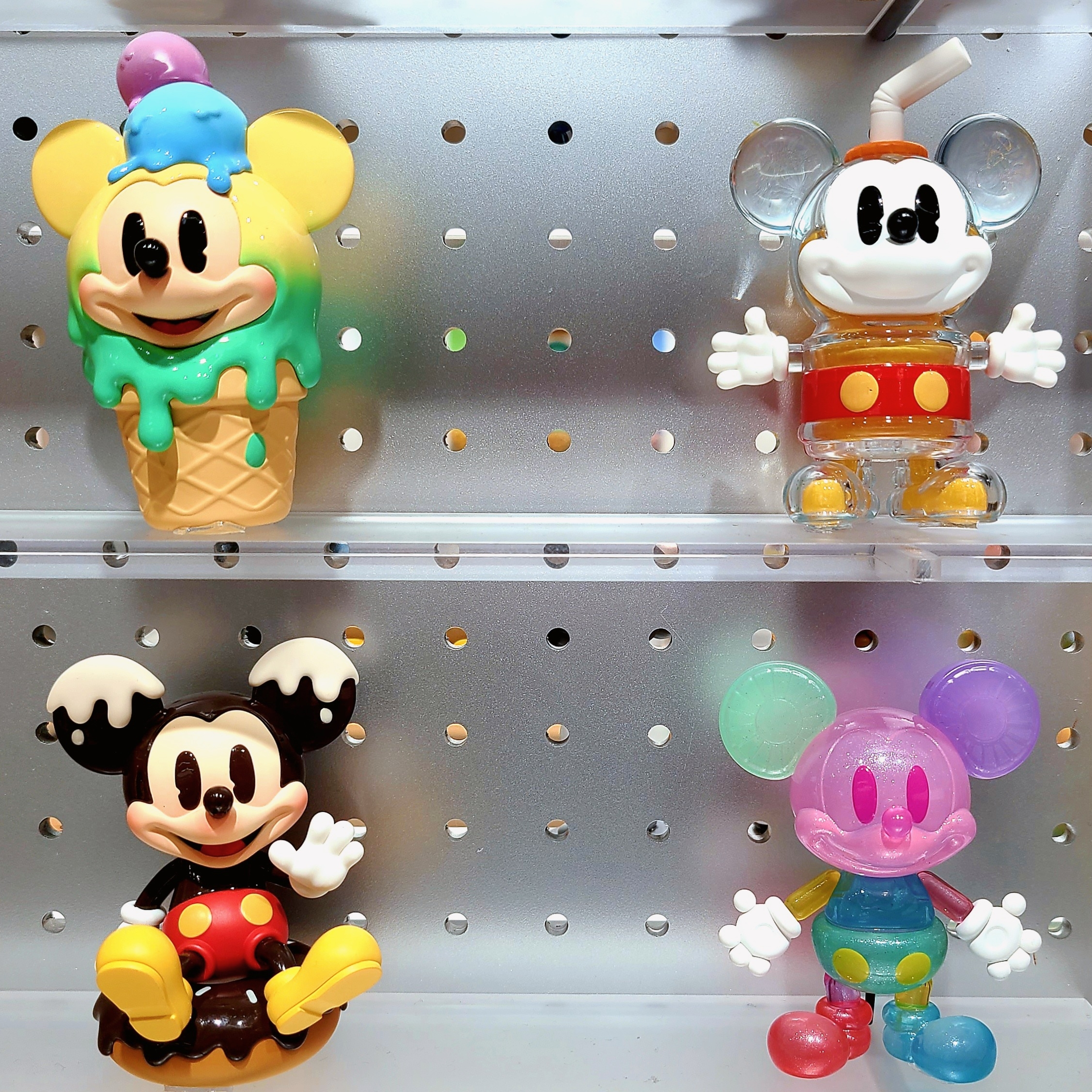 Pop Mart Disney Mickey's Eternal Concentric Series Sealed Case (12 Blind Boxes) 착용 스타일 - 4