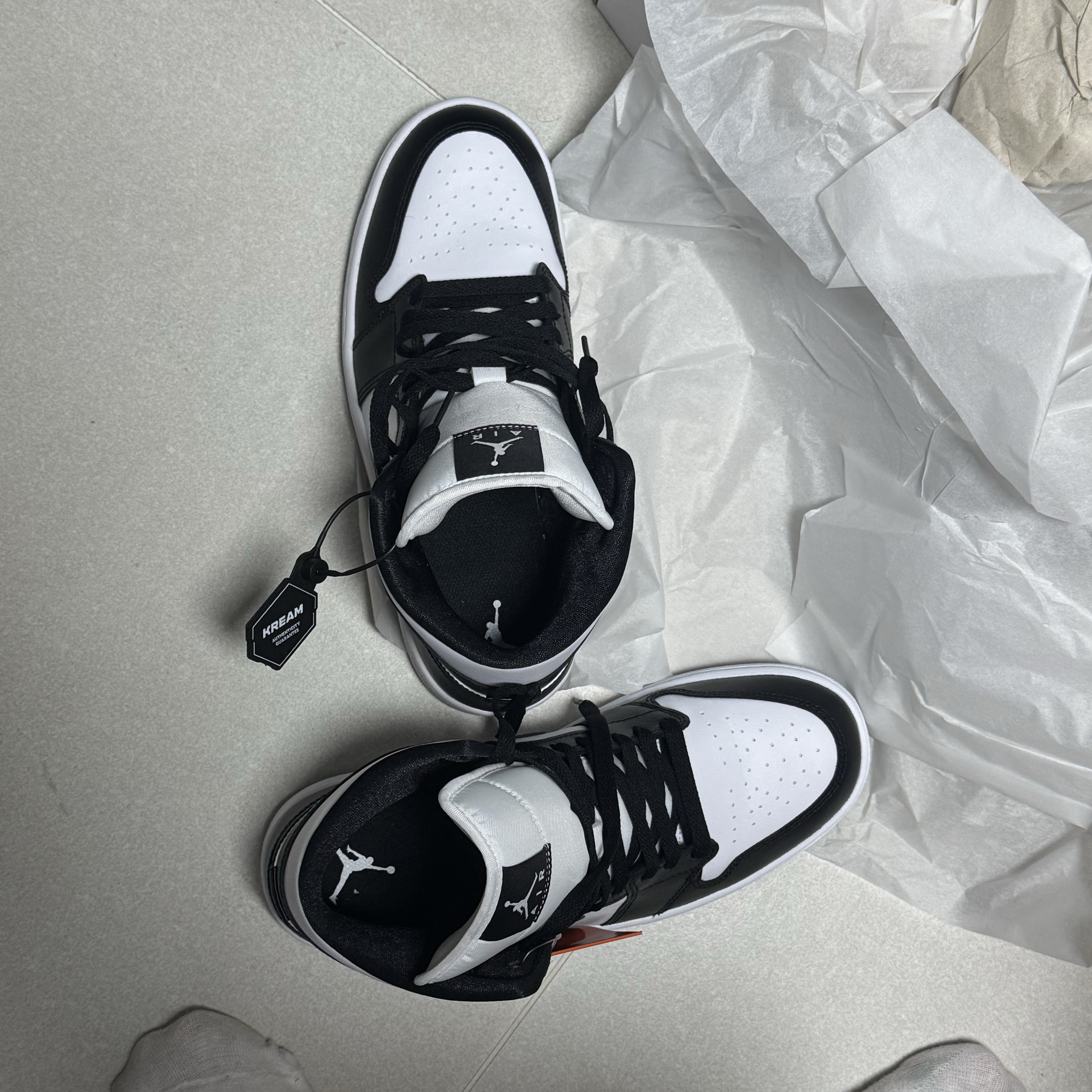 (W) Jordan 1 Mid White Black 착용 스타일