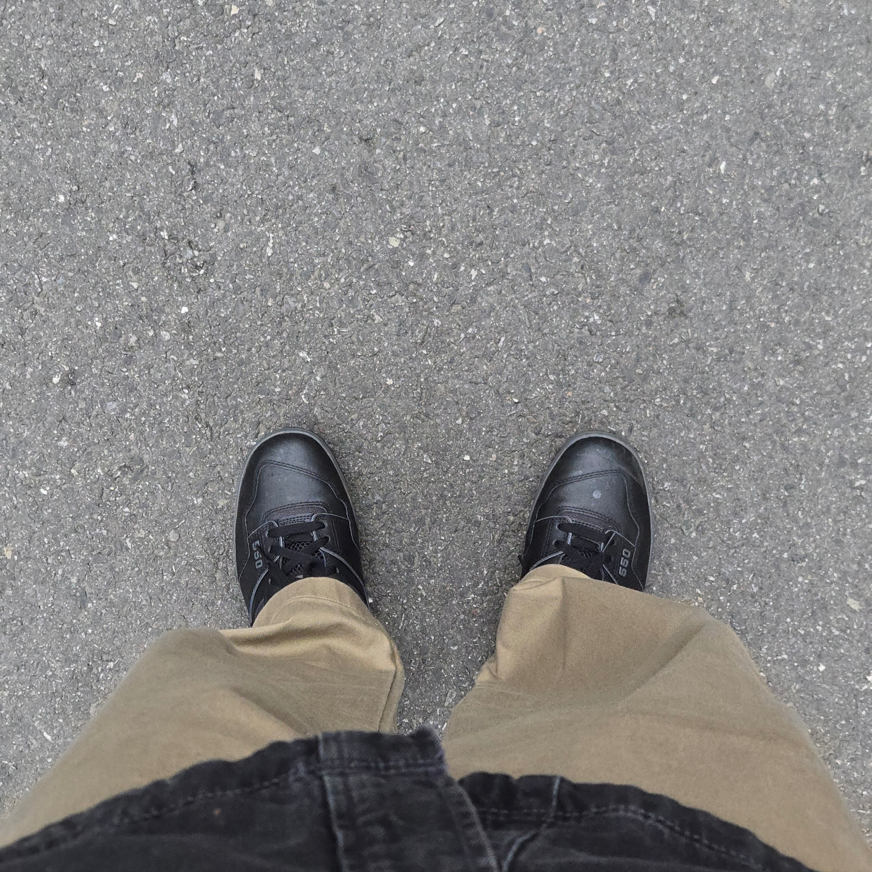 New Balance 550 Triple Black - 2E Wide, Uniqlo U Wide FIt Chino Pants Brown 착용 스타일