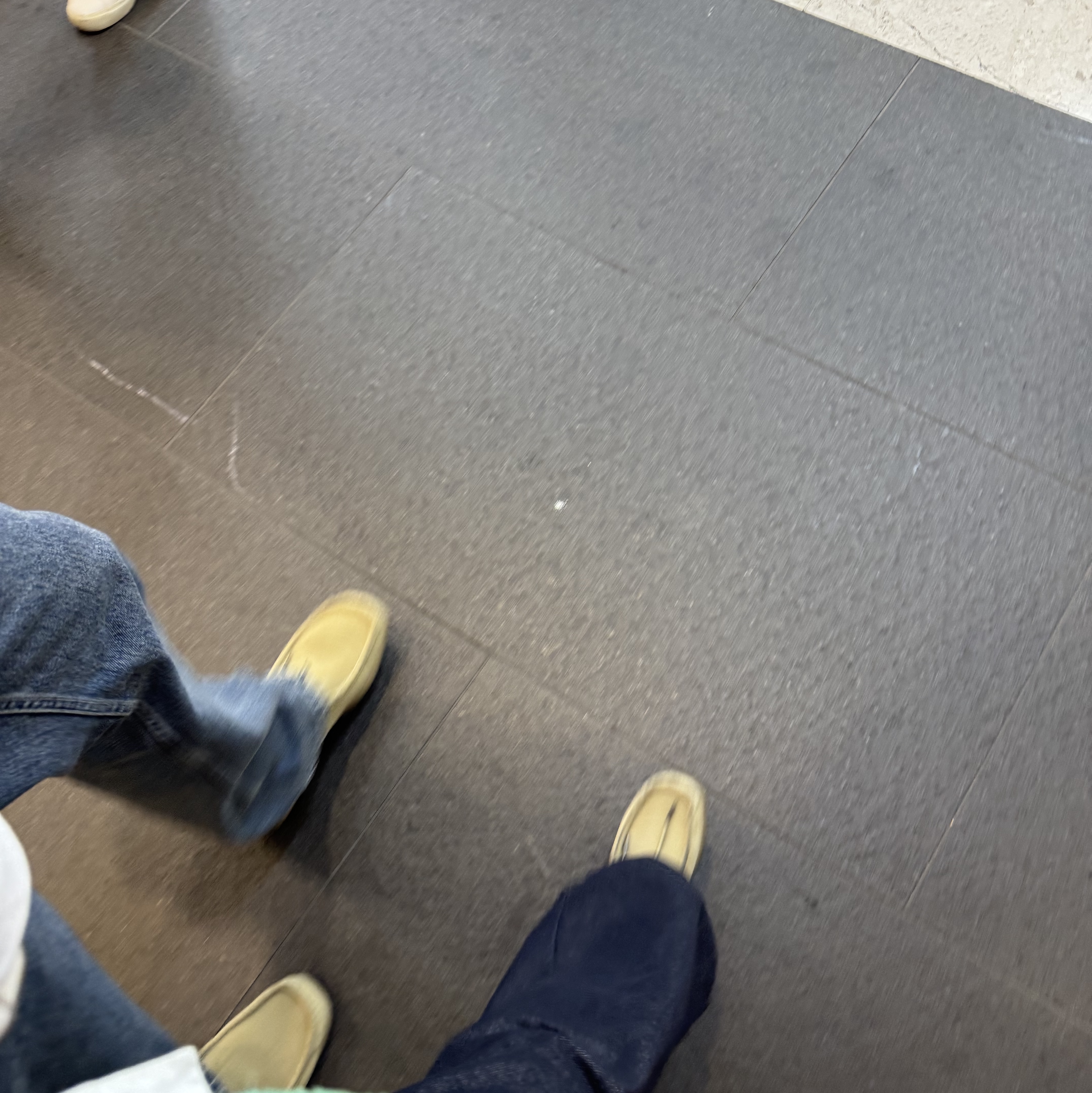Clarks Wallabee Maple Suede 착용 스타일