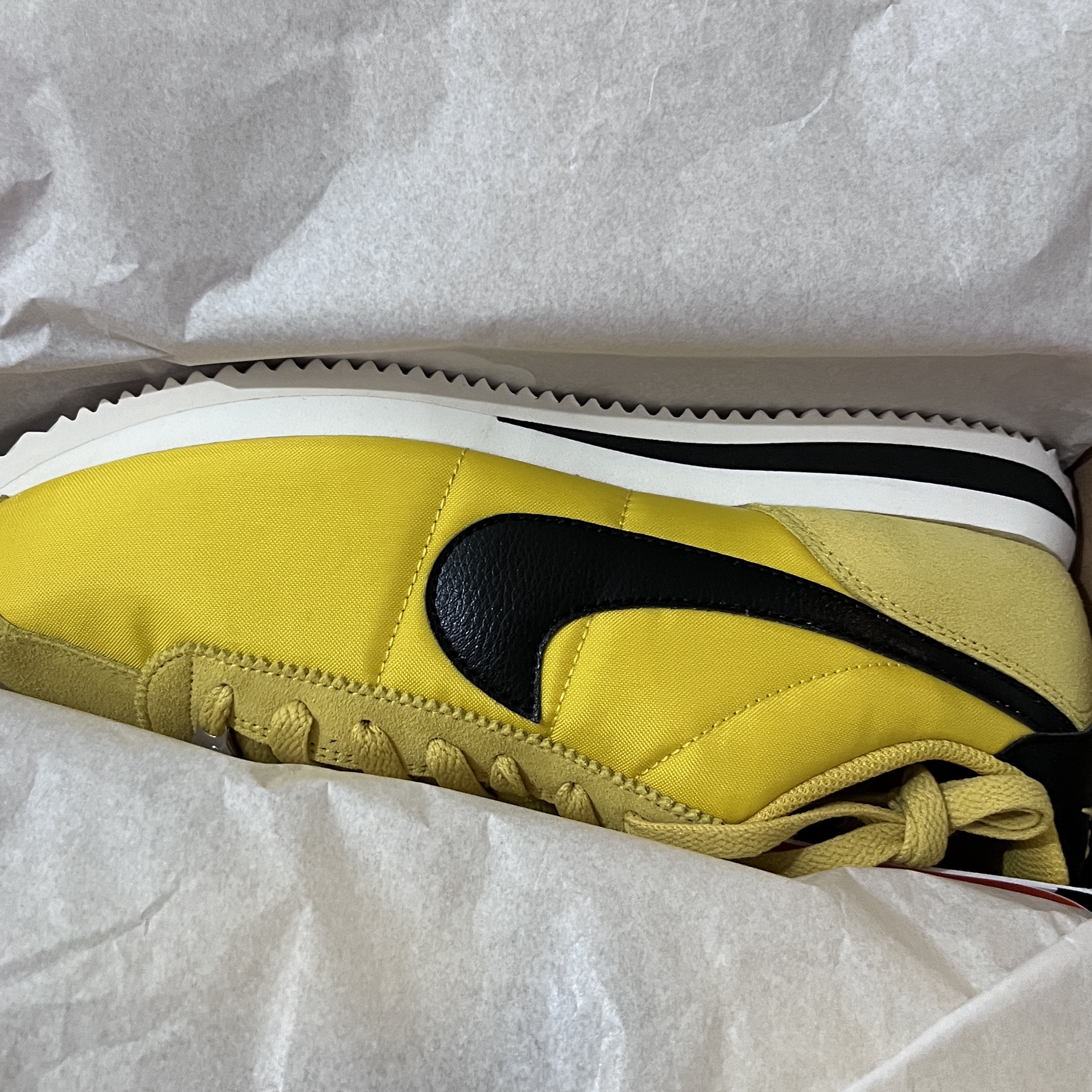 (W) Nike Cortez Vivid Sulfur 착용 스타일