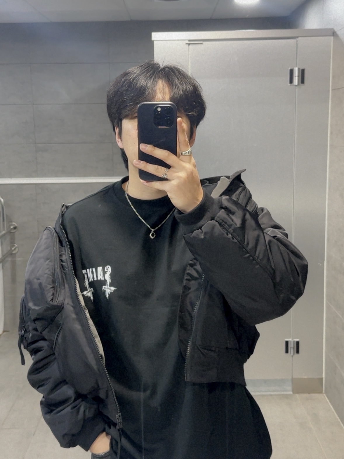 Awende Saint Black LS T-Shirt 착용 스타일 - 1