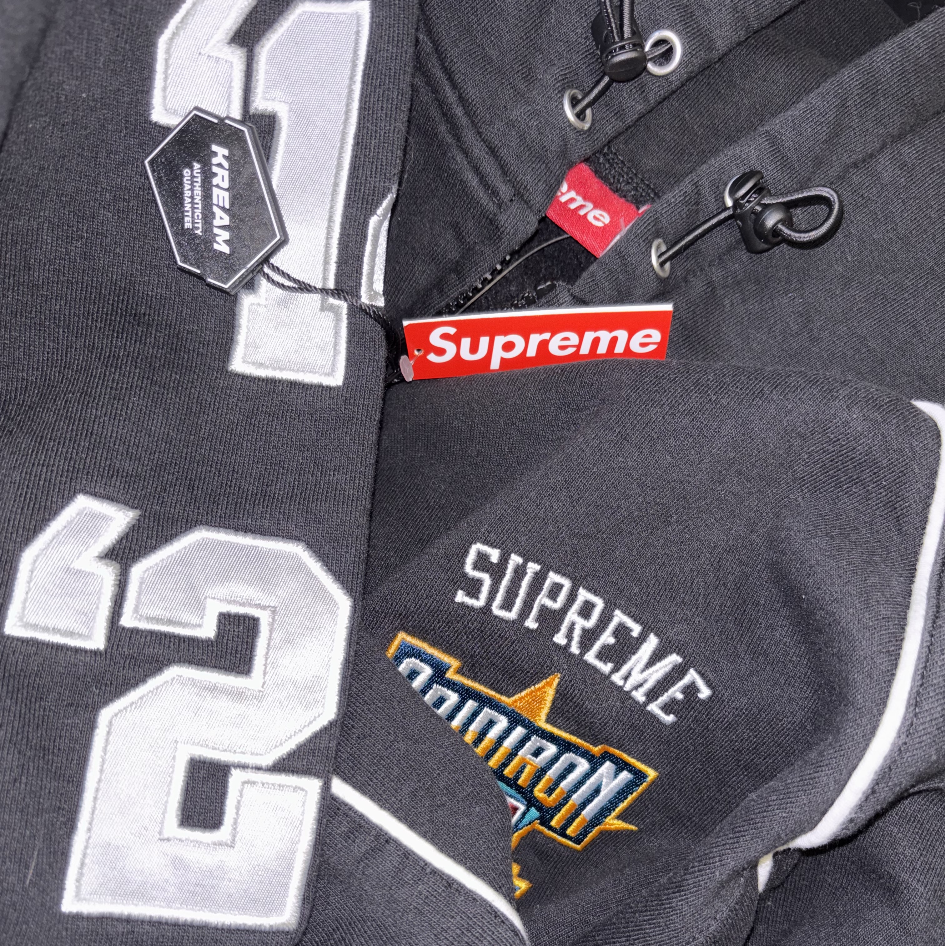 Supreme Playoffs Zip Up Hooded Sweatshirt Black - 25SS 착용 스타일