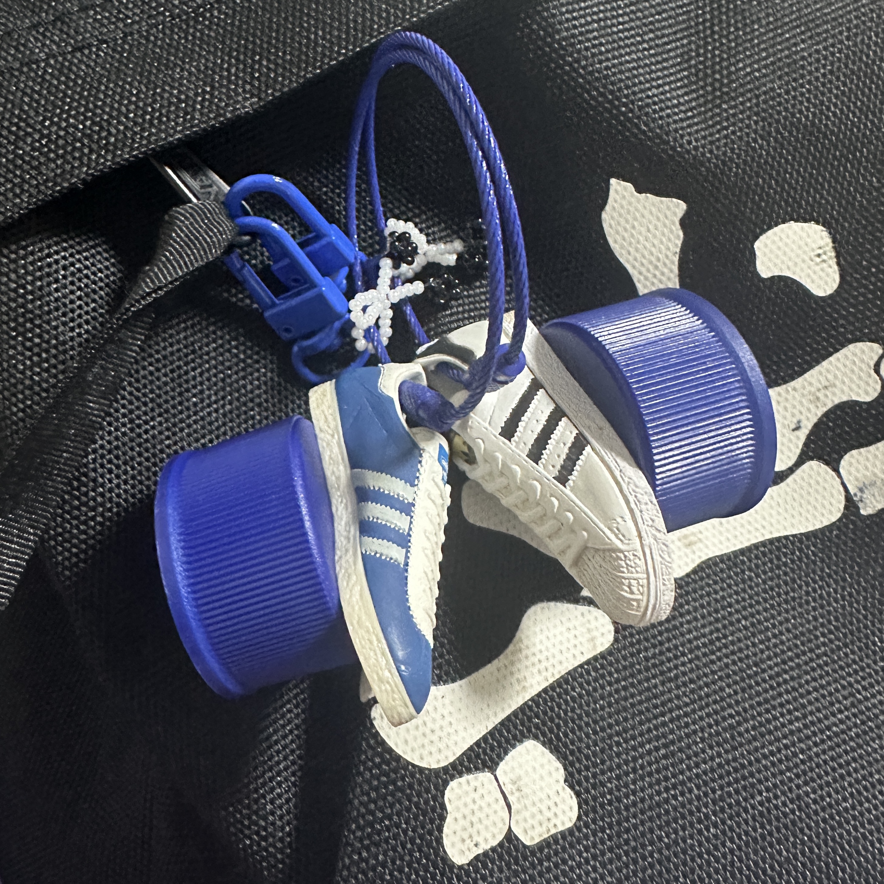 2002 Adidas Sneakers X Pepsi Cherry Keyring 착용 스타일