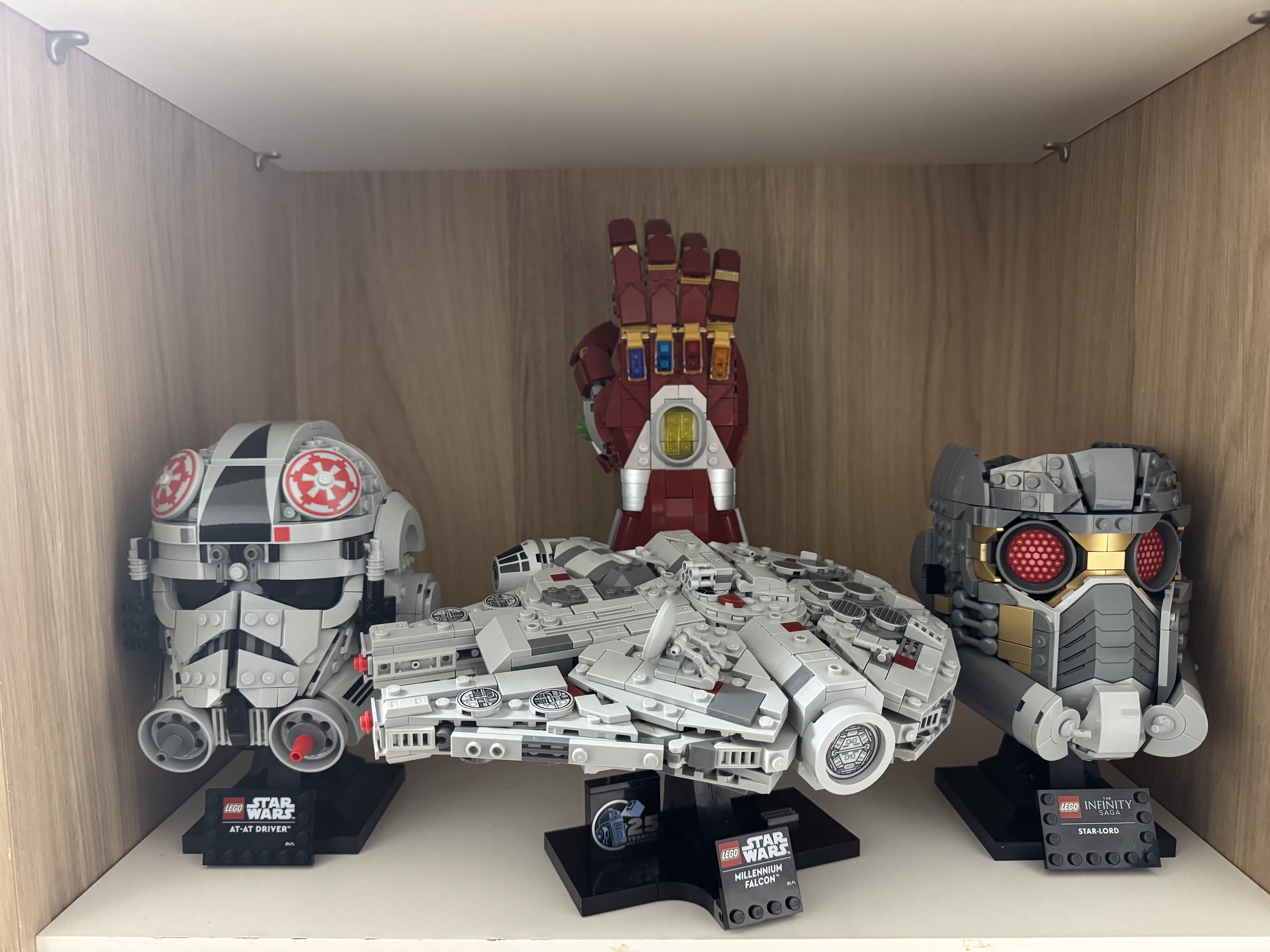 Lego Star Wars Millennium Falcon, Lego Marvel Star-Lord's Helmet 착용 스타일