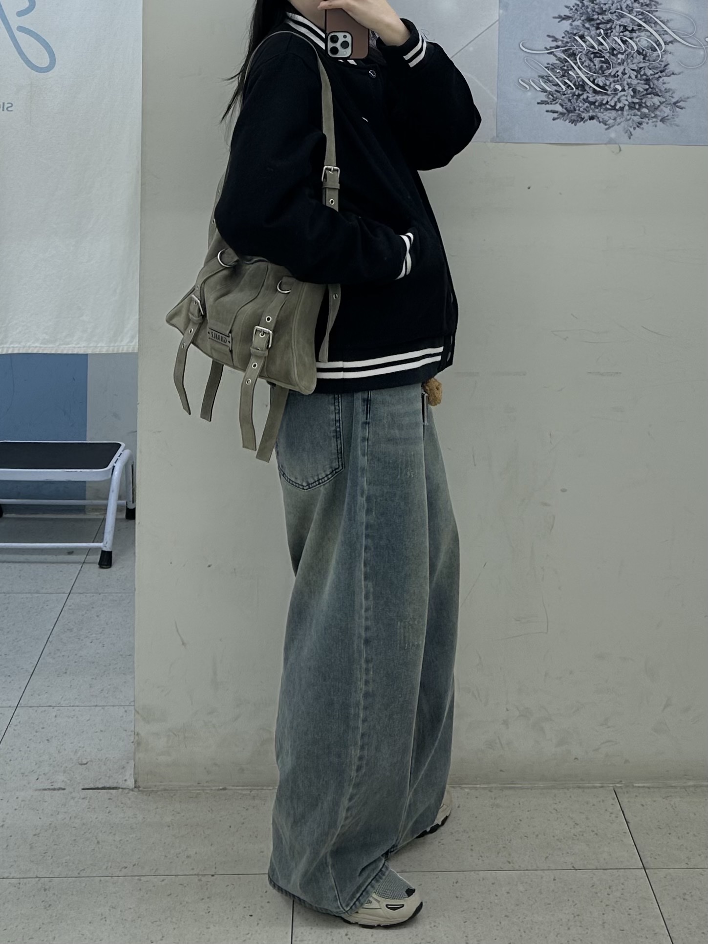 Nike NSW Authentics Varsity Jacket Black - Asia, Asics Gel-Venture 6 Feather Grey Black 착용 스타일 - 3