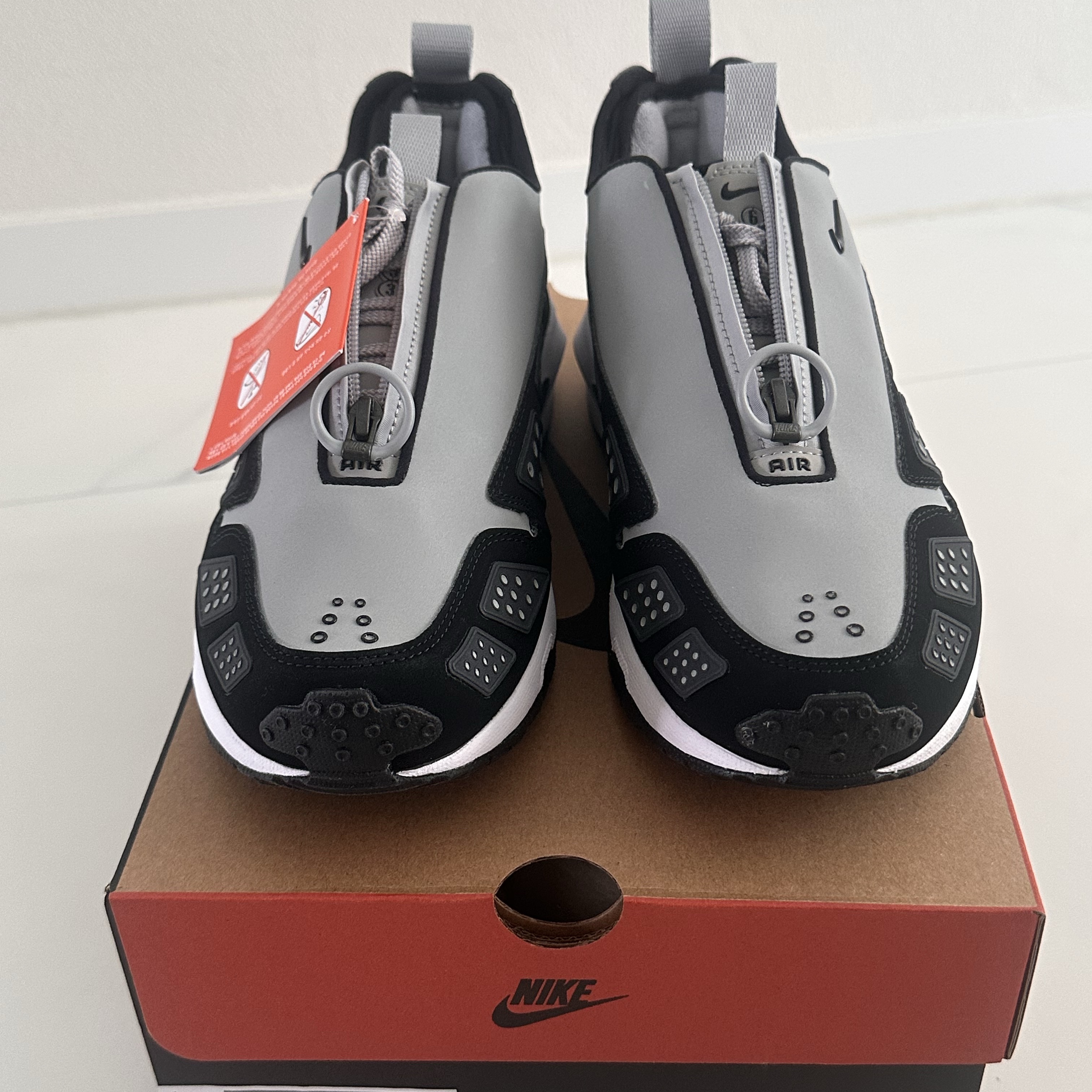 (W) Nike Air Max SNDR Silver and Anthracite 착용 스타일 - 2
