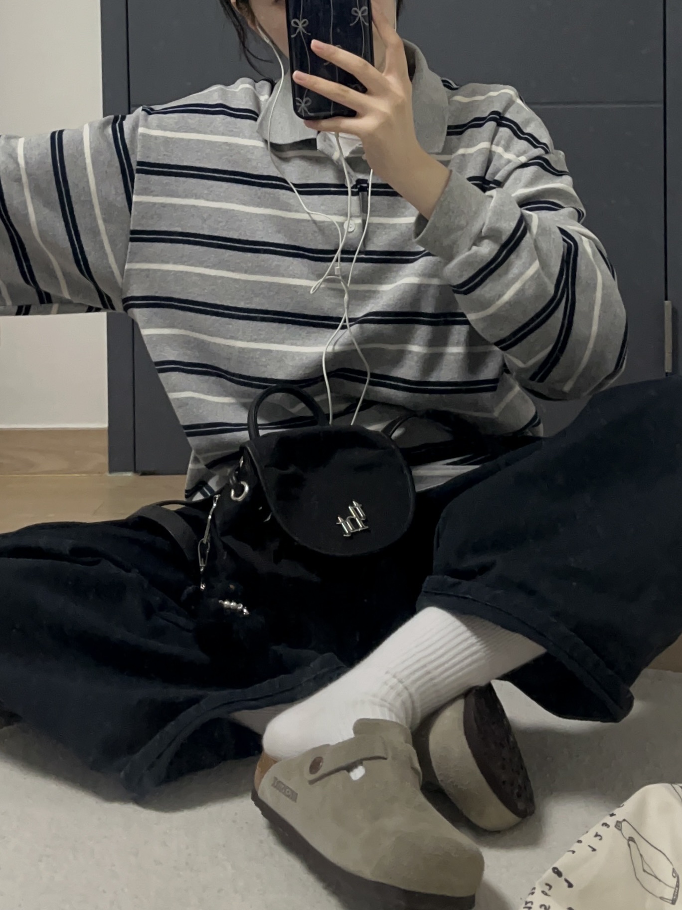 Threetimes Acorn Backpack Black, Birkenstock Boston Soft Footbed Taupe - Regular 착용 스타일 - 1