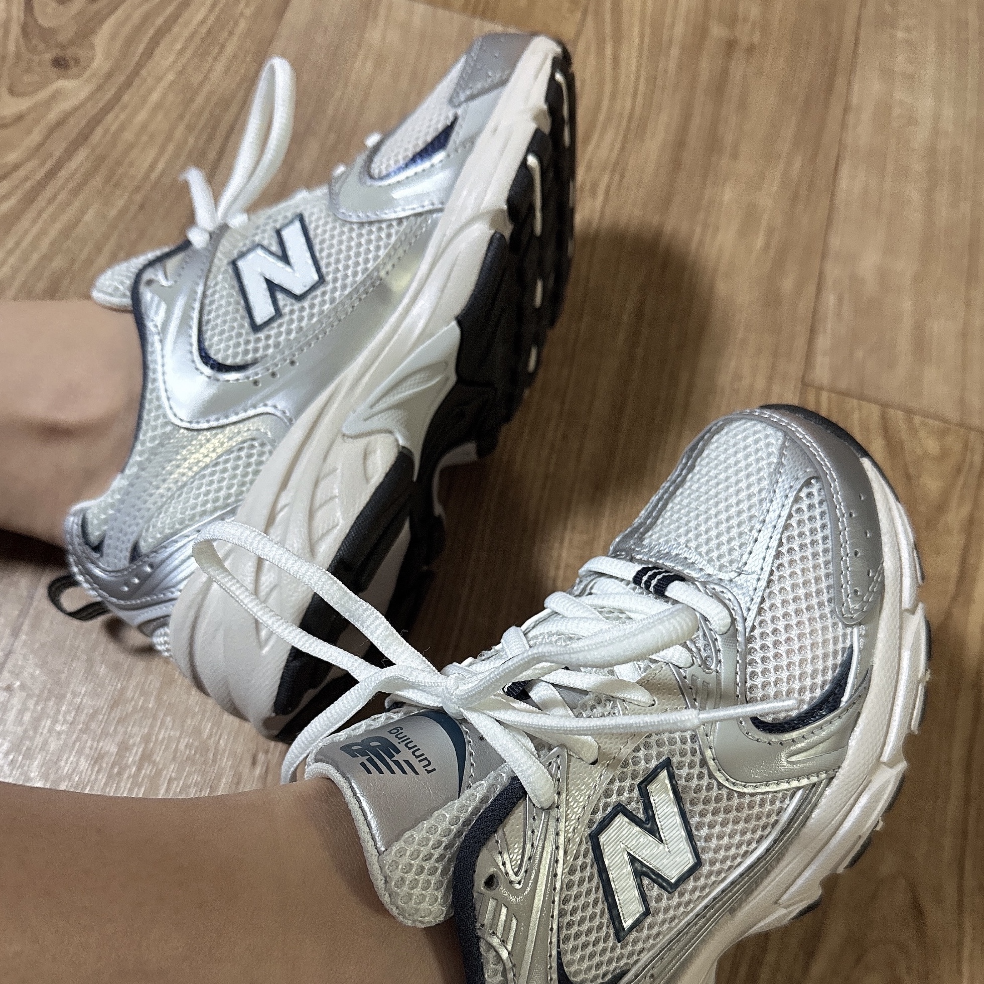 New Balance 530 Steel Grey 착용 스타일