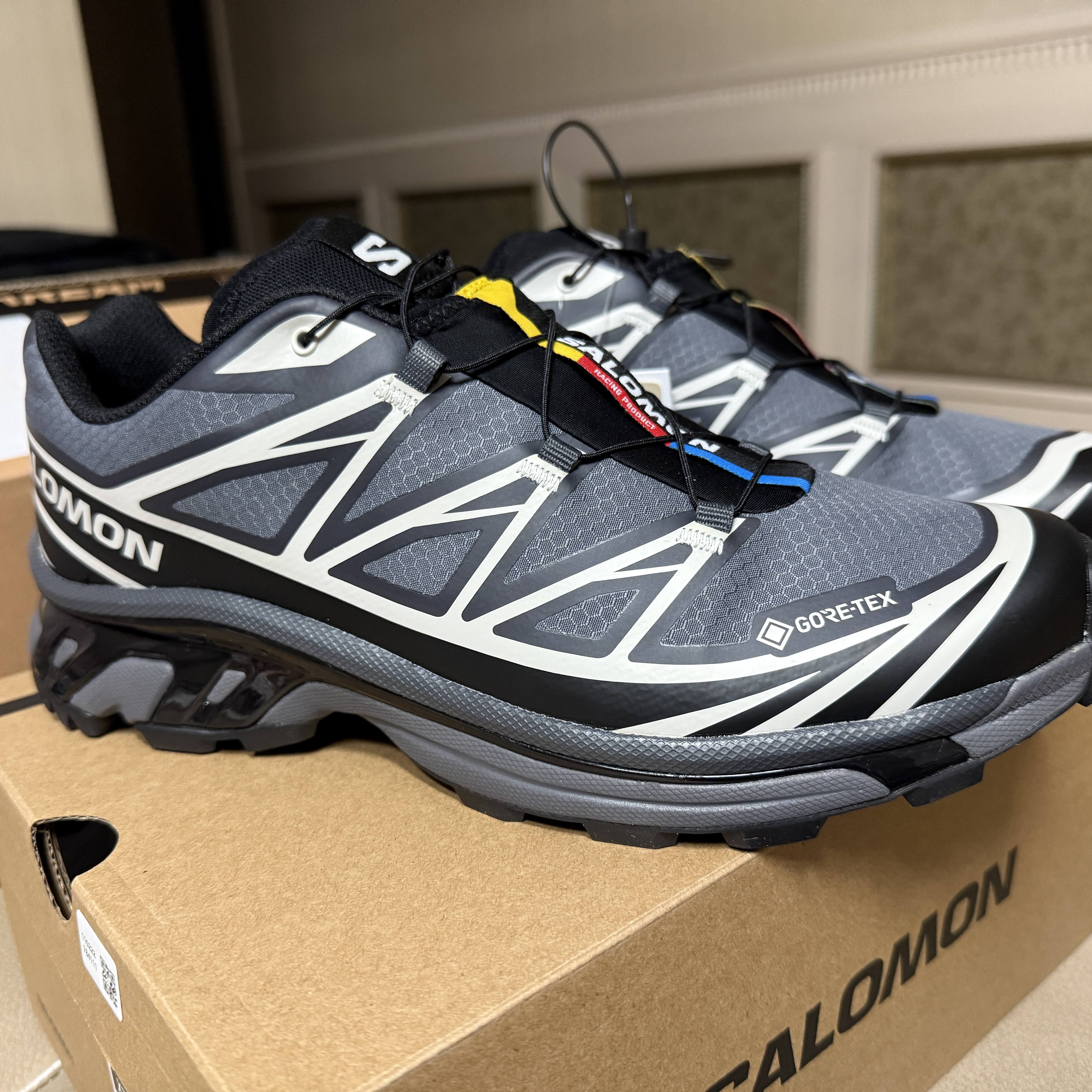 Salomon XT-6 Gore-Tex Black Ebony 착용 스타일