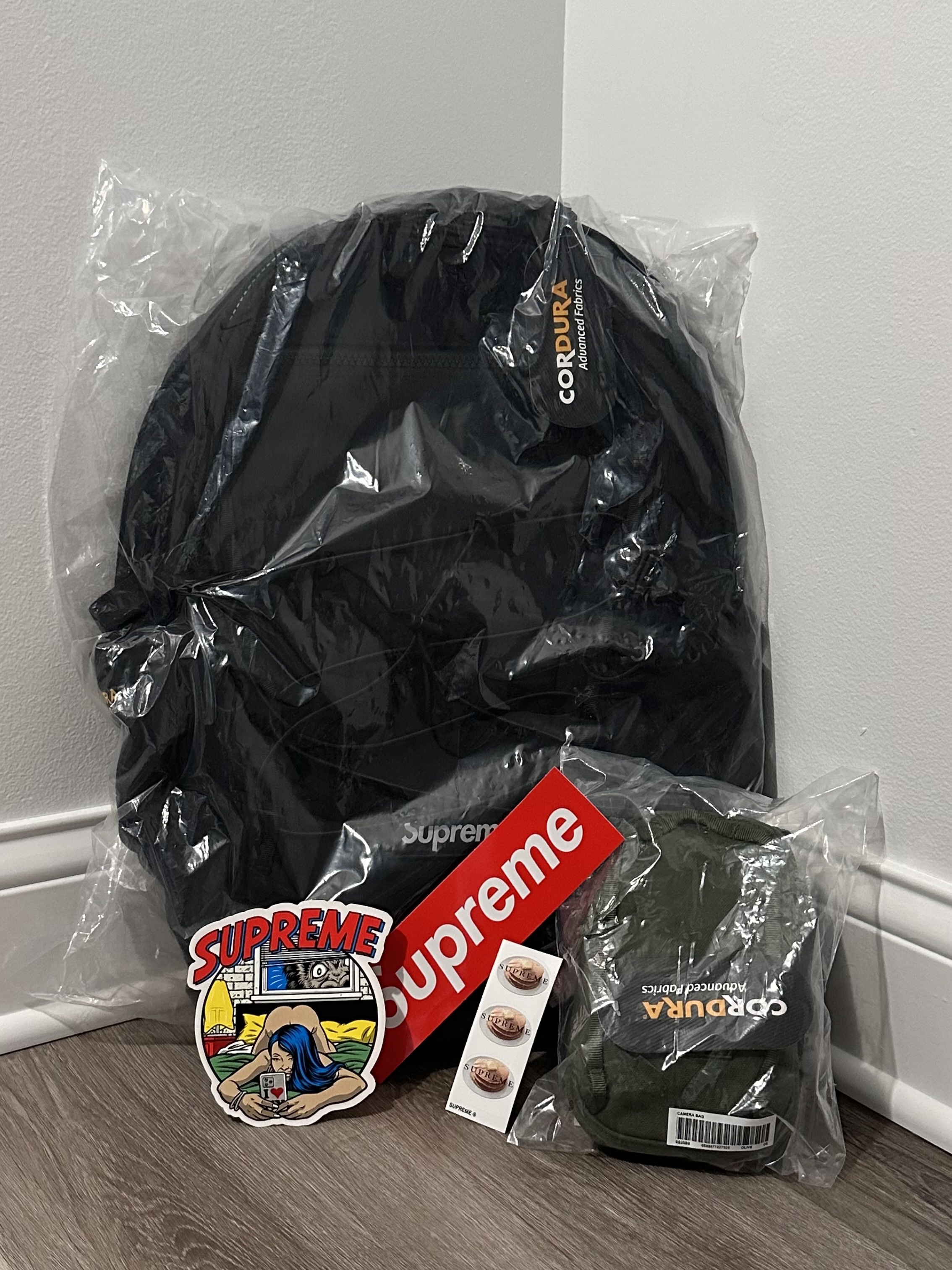 Supreme Backpack Black - 25SS, Supreme Camera Bag + Mini Pouch Olive - 25SS 착용 스타일