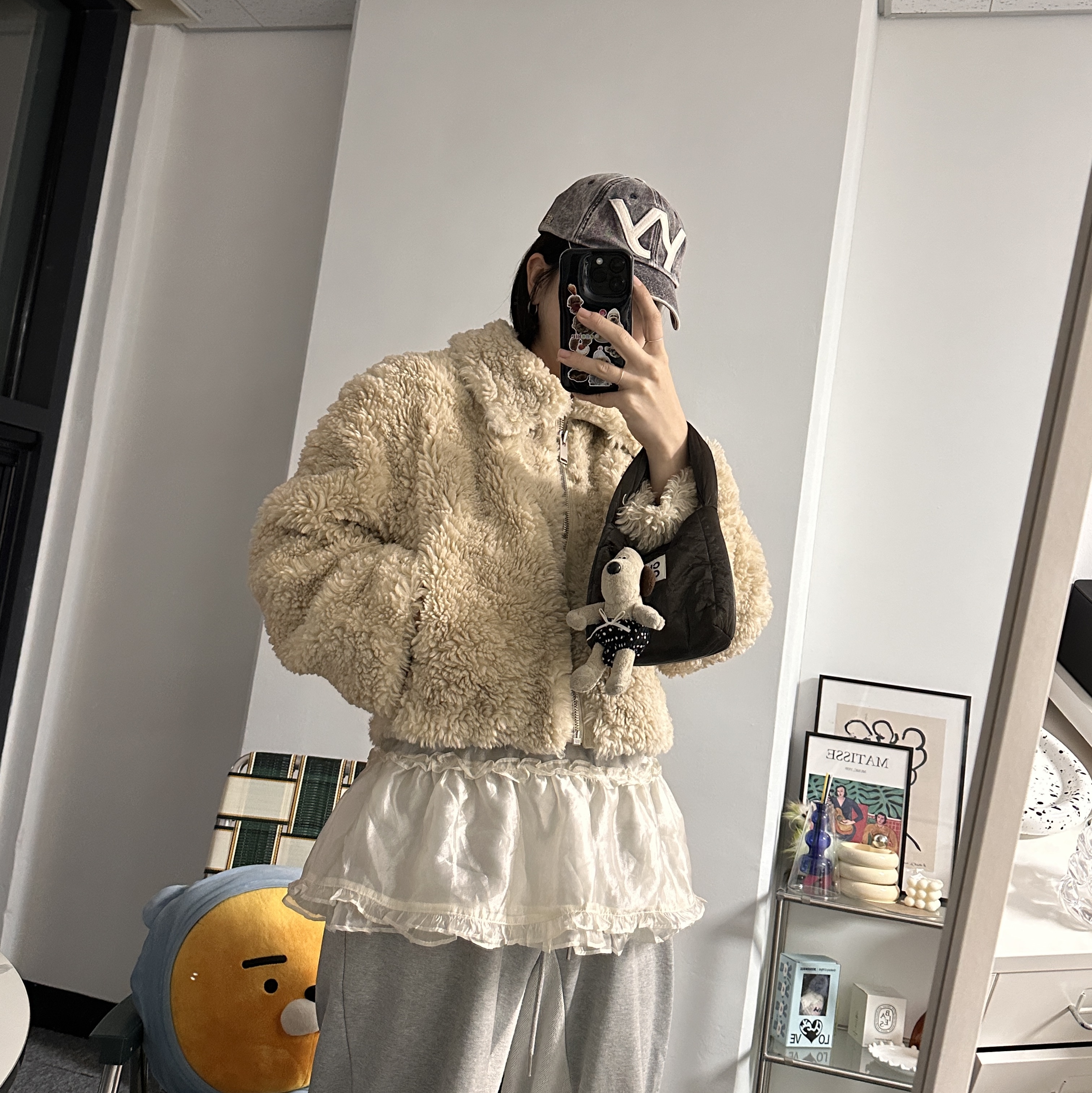 Open Yy Cotton Ball Cap Brown, (W) Loeuvre Faux Fur Zip-Up Jacket Light Beige 착용 스타일