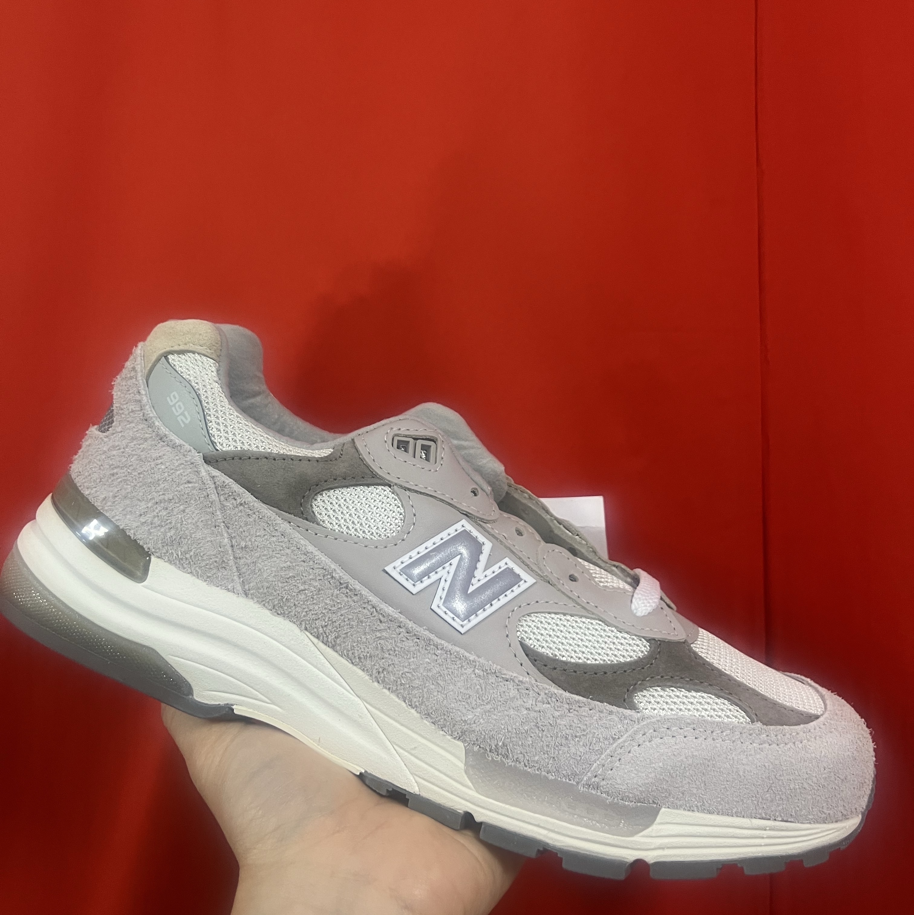 New Balance 992 Made in USA Moonrock Mushroom 착용 스타일
