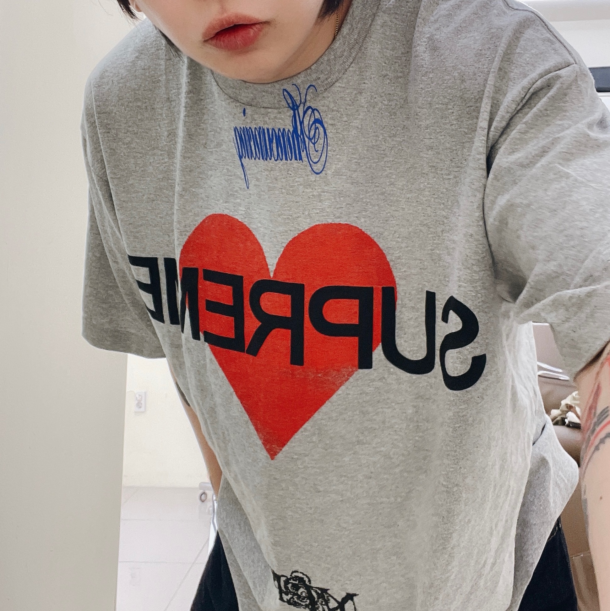 Supreme Announcing T-Shirt Heather Grey - 25SS 착용 스타일