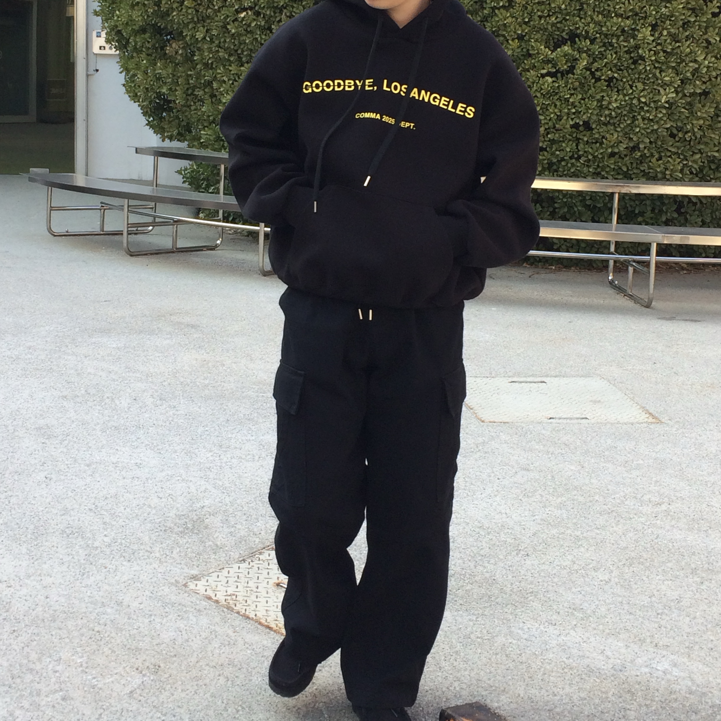 Clarks Wallabee Black Suede 착용 스타일 - 1
