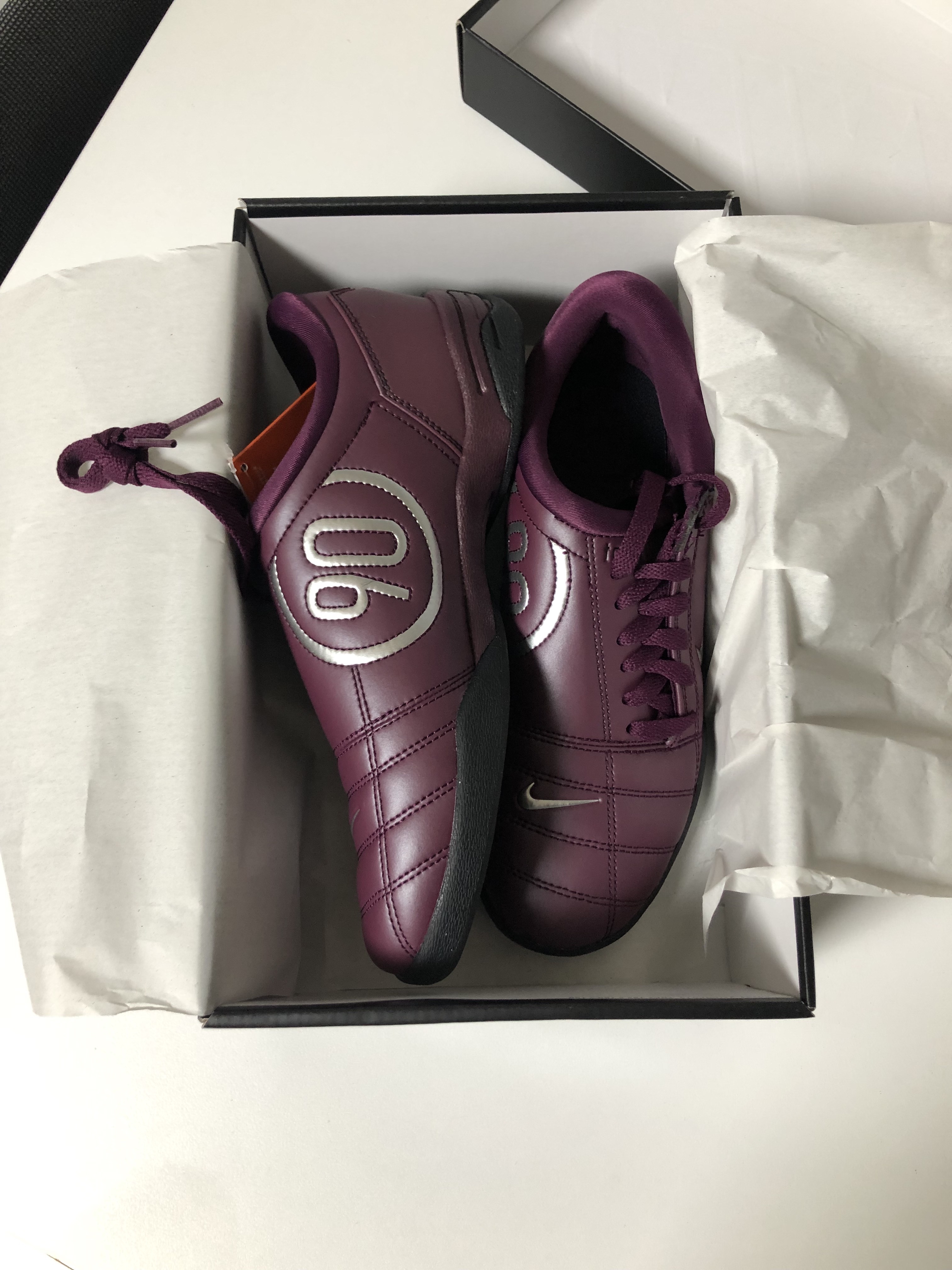 Nike Total 90 III SP Bordeaux and Metallic Silver 착용 스타일 - 1