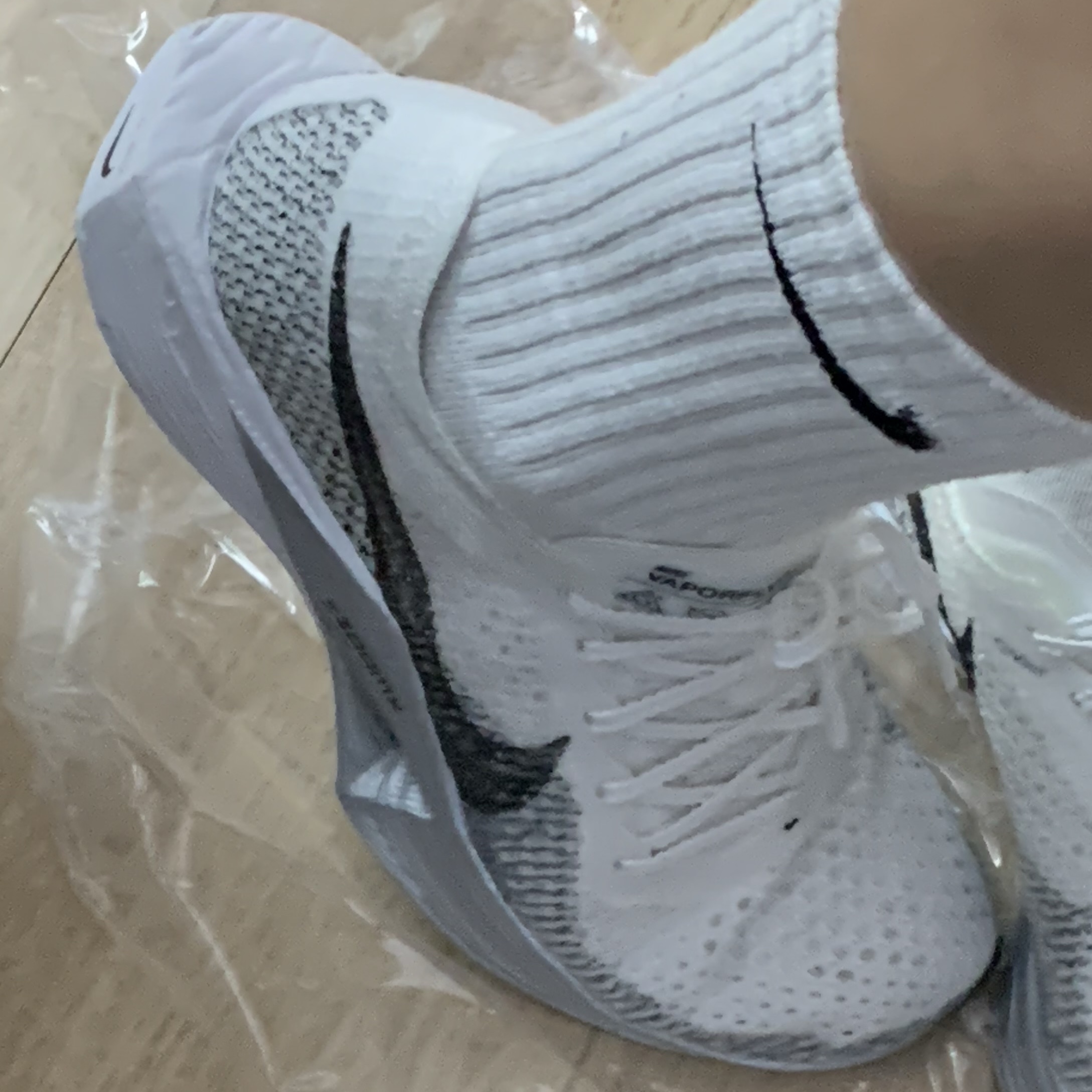 (W) Nike ZoomX Vaporfly Next% 3 White Particle Grey 착용 스타일