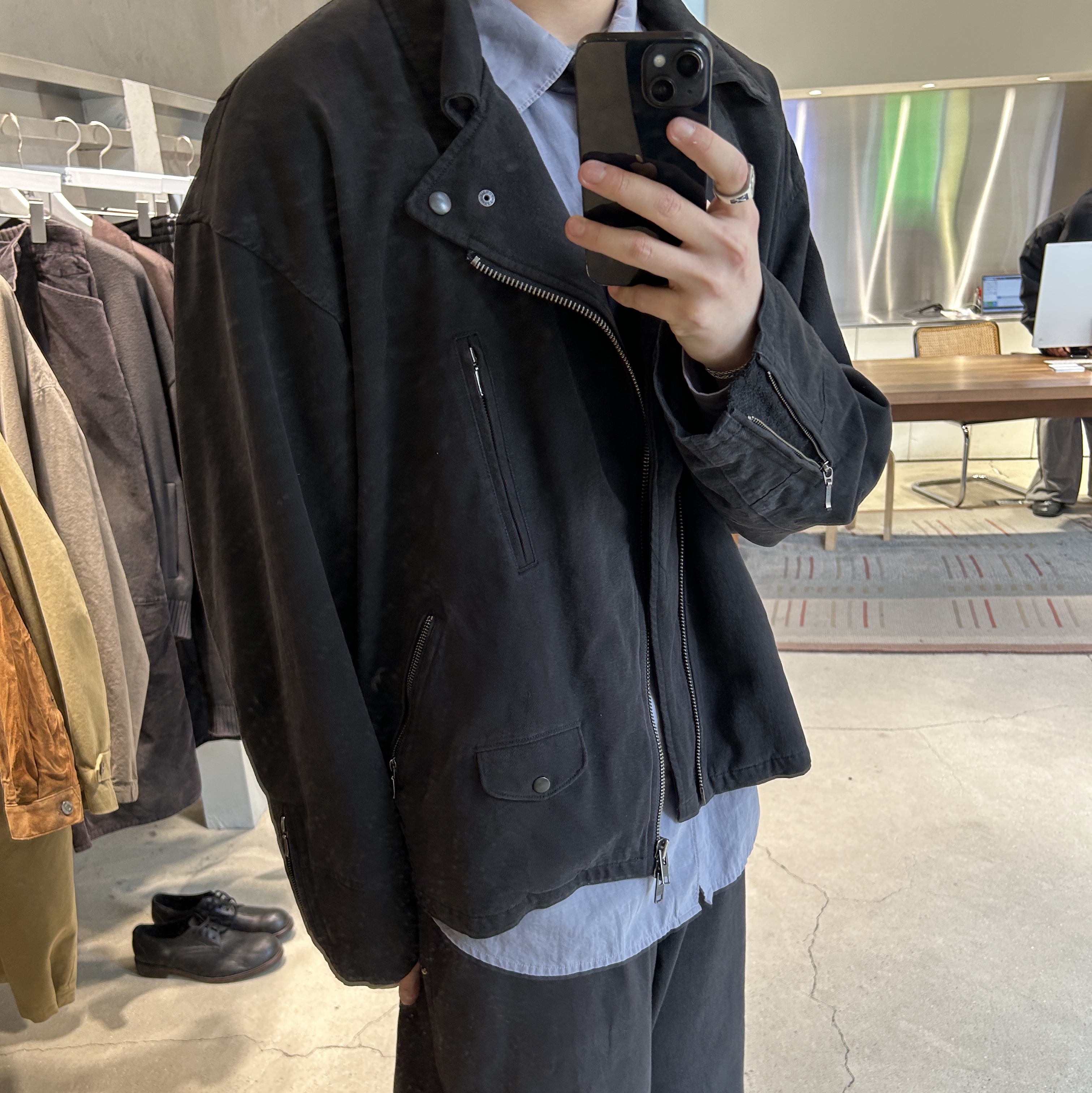 Polyteru Tenco Loosed Shirt 2.0 Mid Blue Gray 착용 스타일