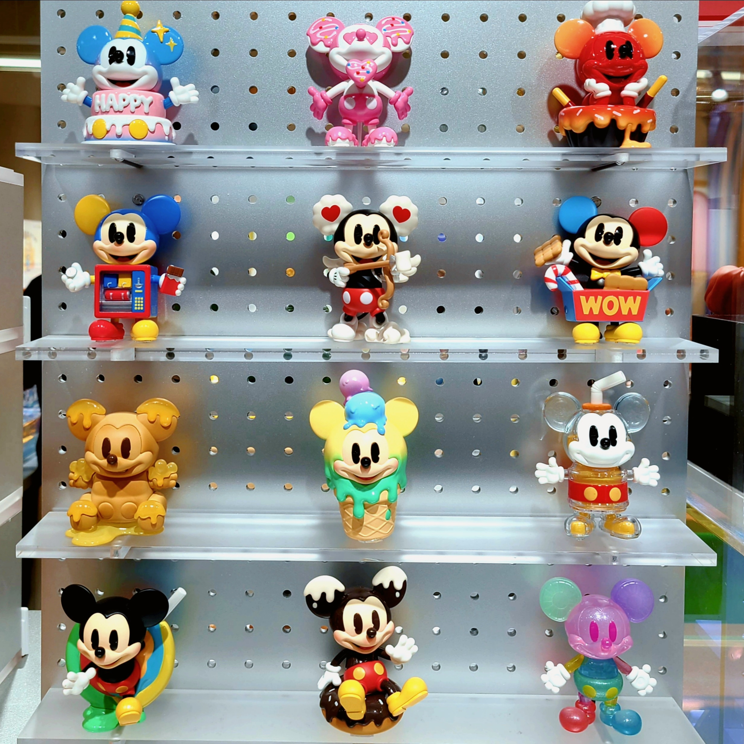 Pop Mart Disney Mickey's Eternal Concentric Series Sealed Case (12 Blind Boxes) 착용 스타일 - 2