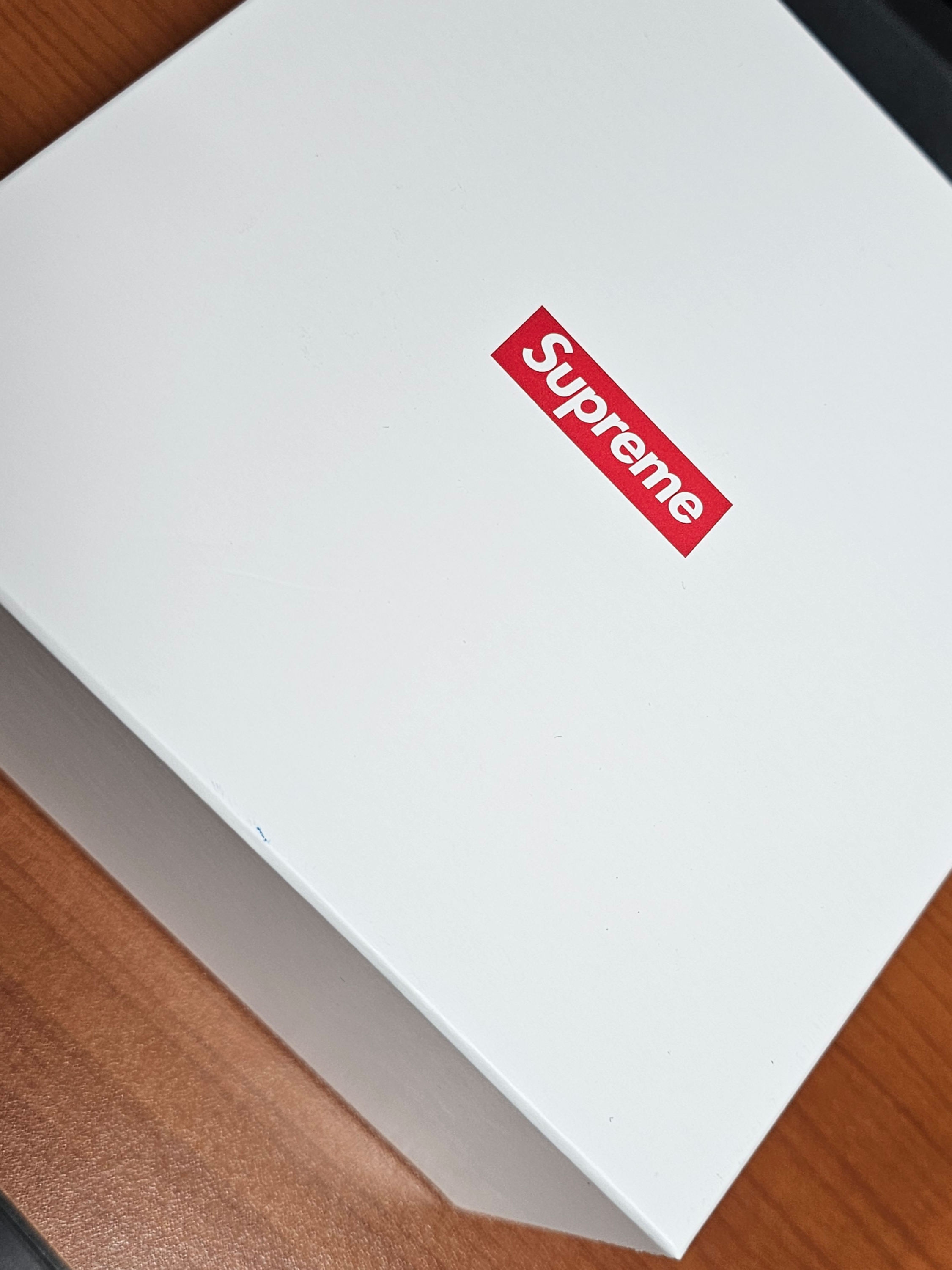Supreme Tin Sake Set Silver - 25SS, Nike x Supreme Air Force 1 Low White 착용 스타일 - 1