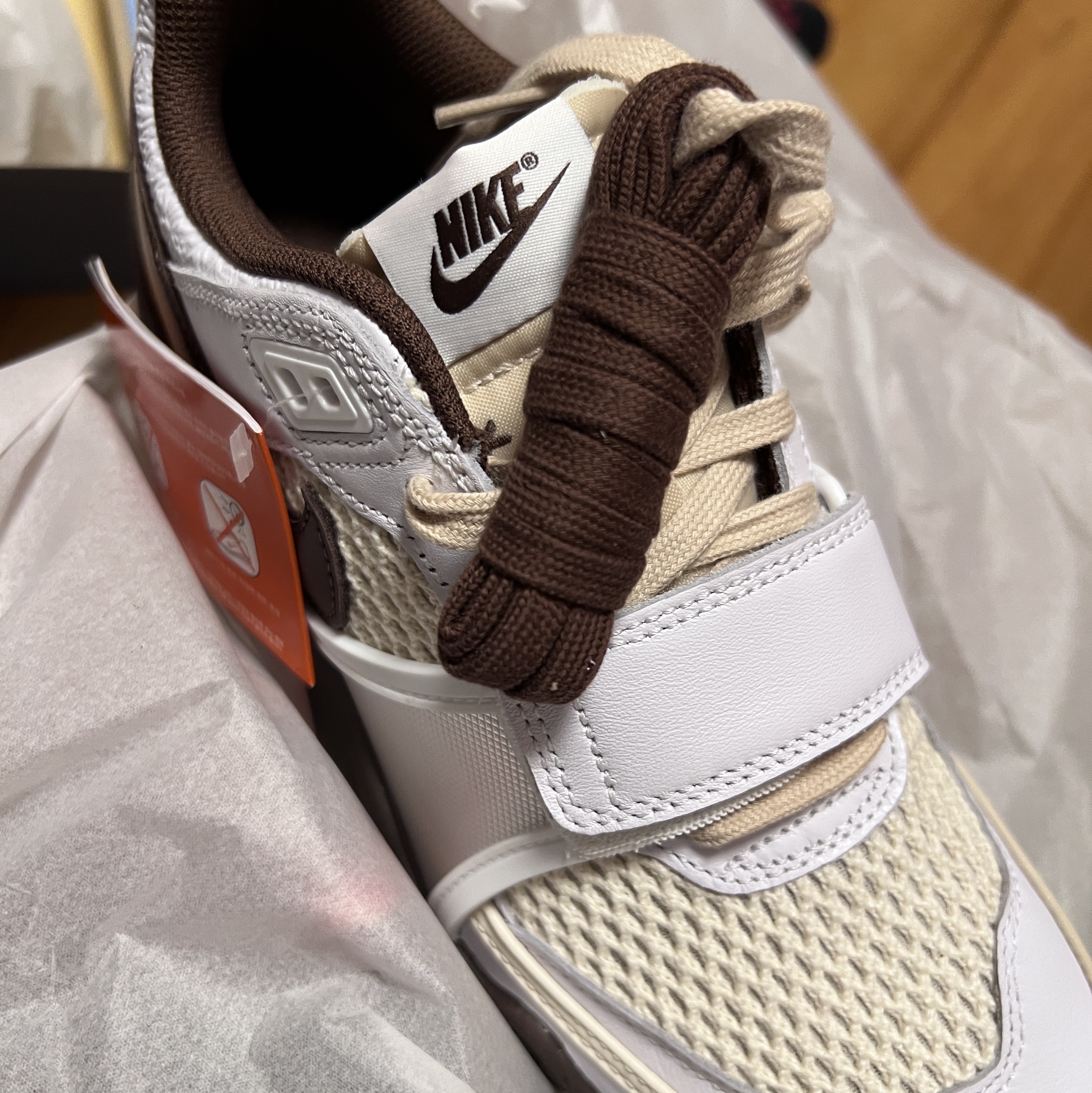 Nike x Travis Scott Zoom Field Jaxx White and Light Chocolate 착용 스타일
