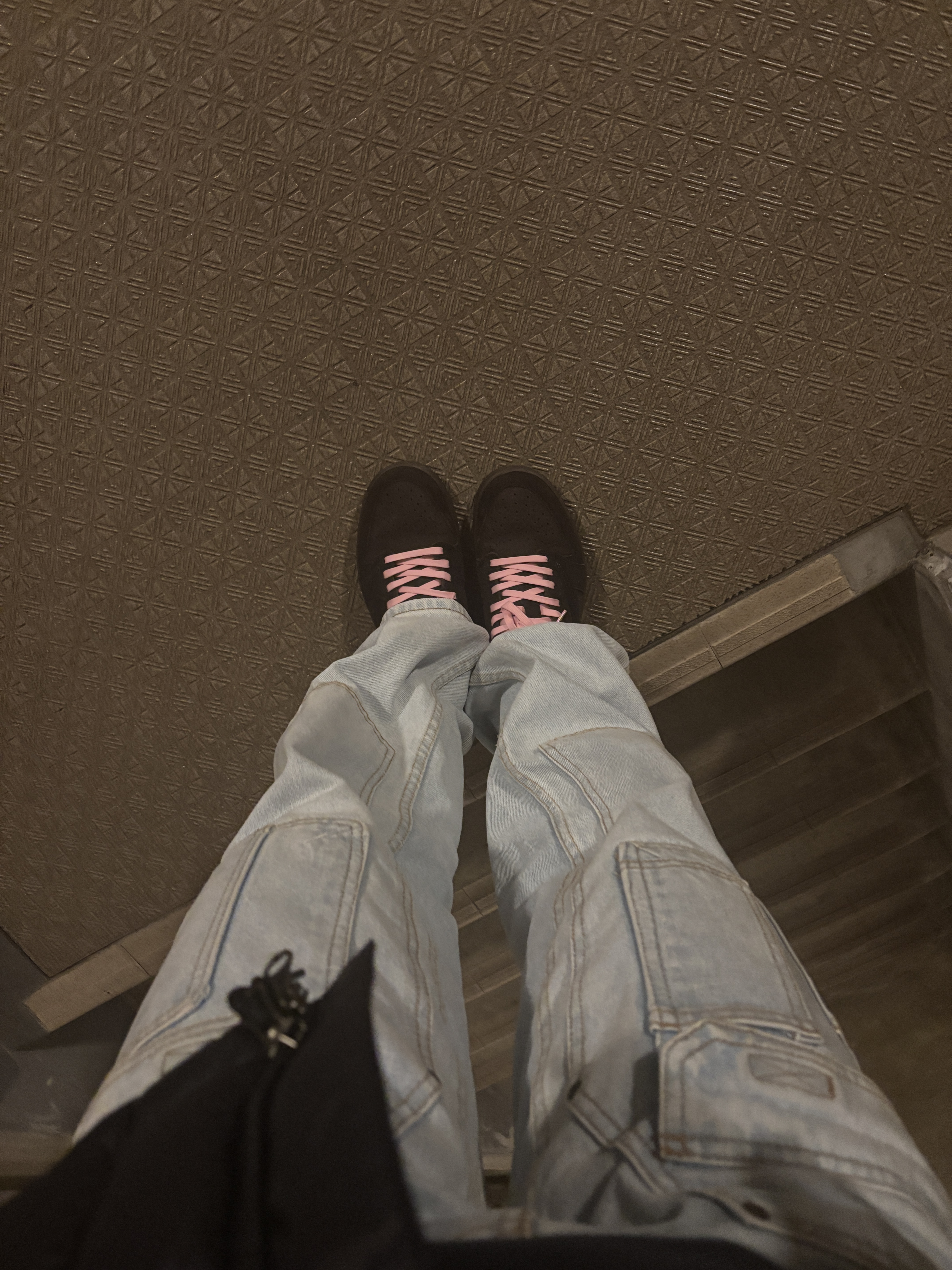 Jordan 1 x Travis Scott Retro Low OG SP Velvet Brown and Dark Mocha, Supreme Double Knee Denim Utility Pants Washed Blue - 22SS 착용 스타일
