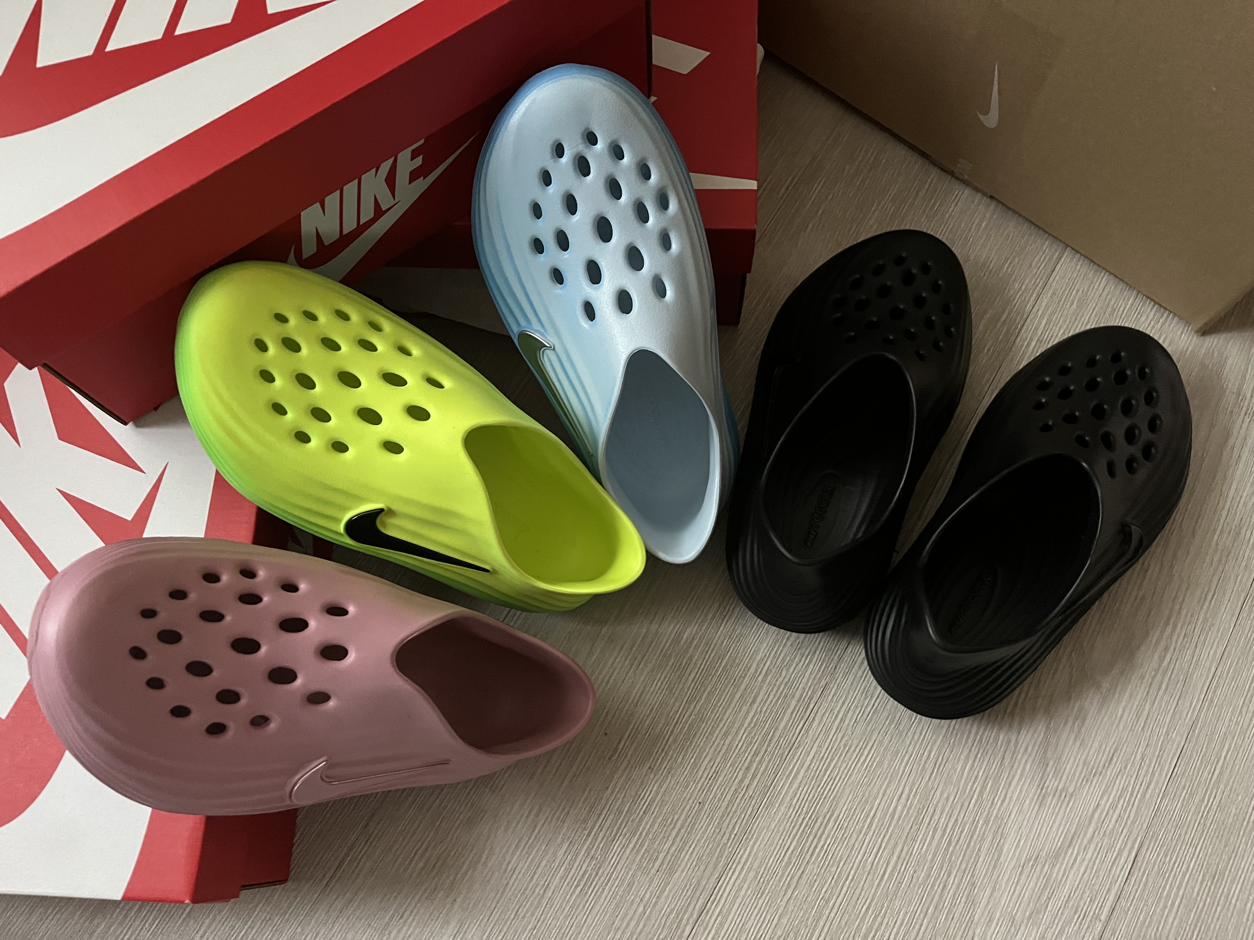 Nike ReactX Rejuven8 Light Orewood Brown, (W) Nike ReactX Rejuven8 Elemental Pink 착용 스타일 - 1