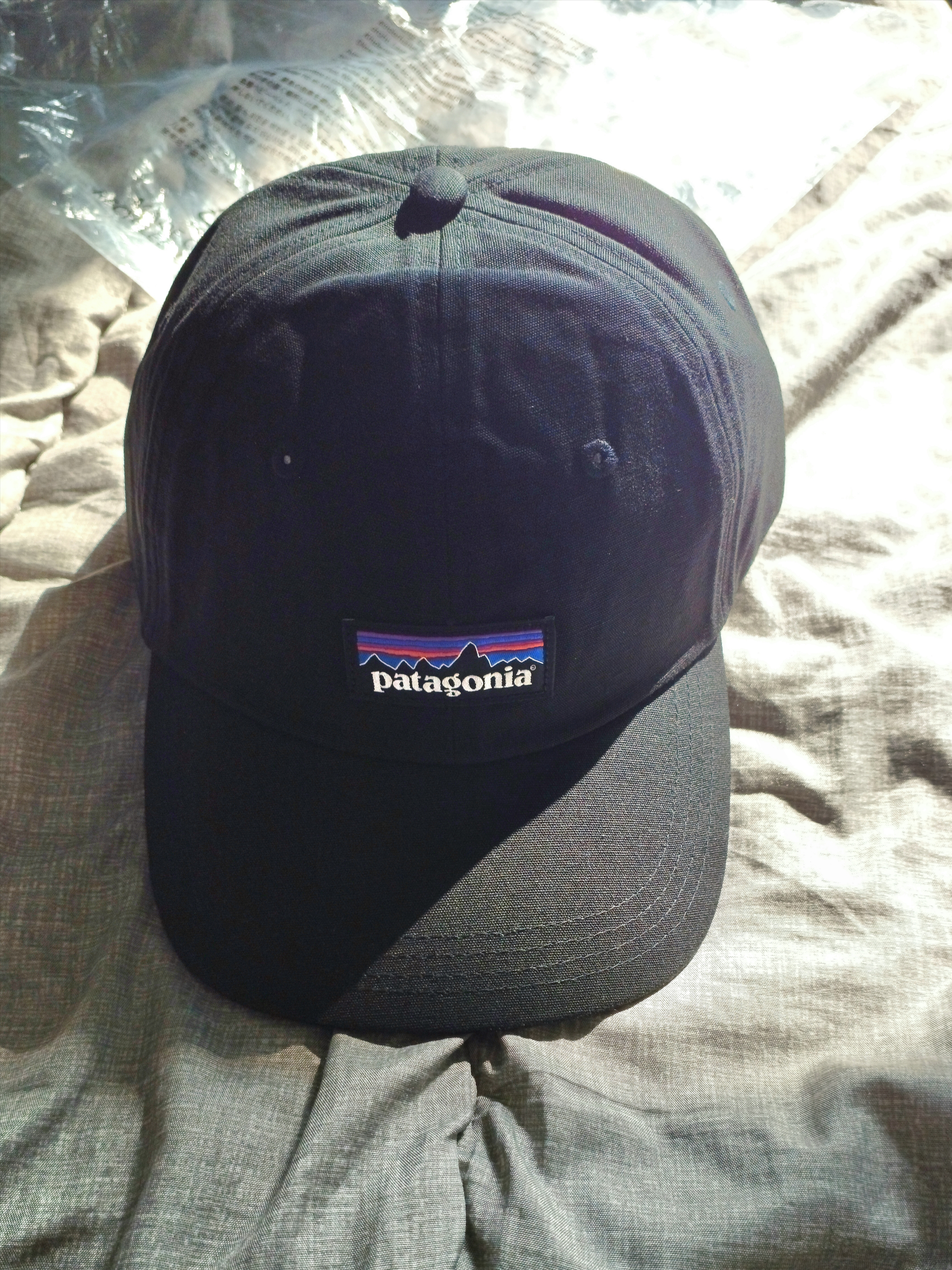 Patagonia P-6 Label Trad Cap Black 착용 스타일