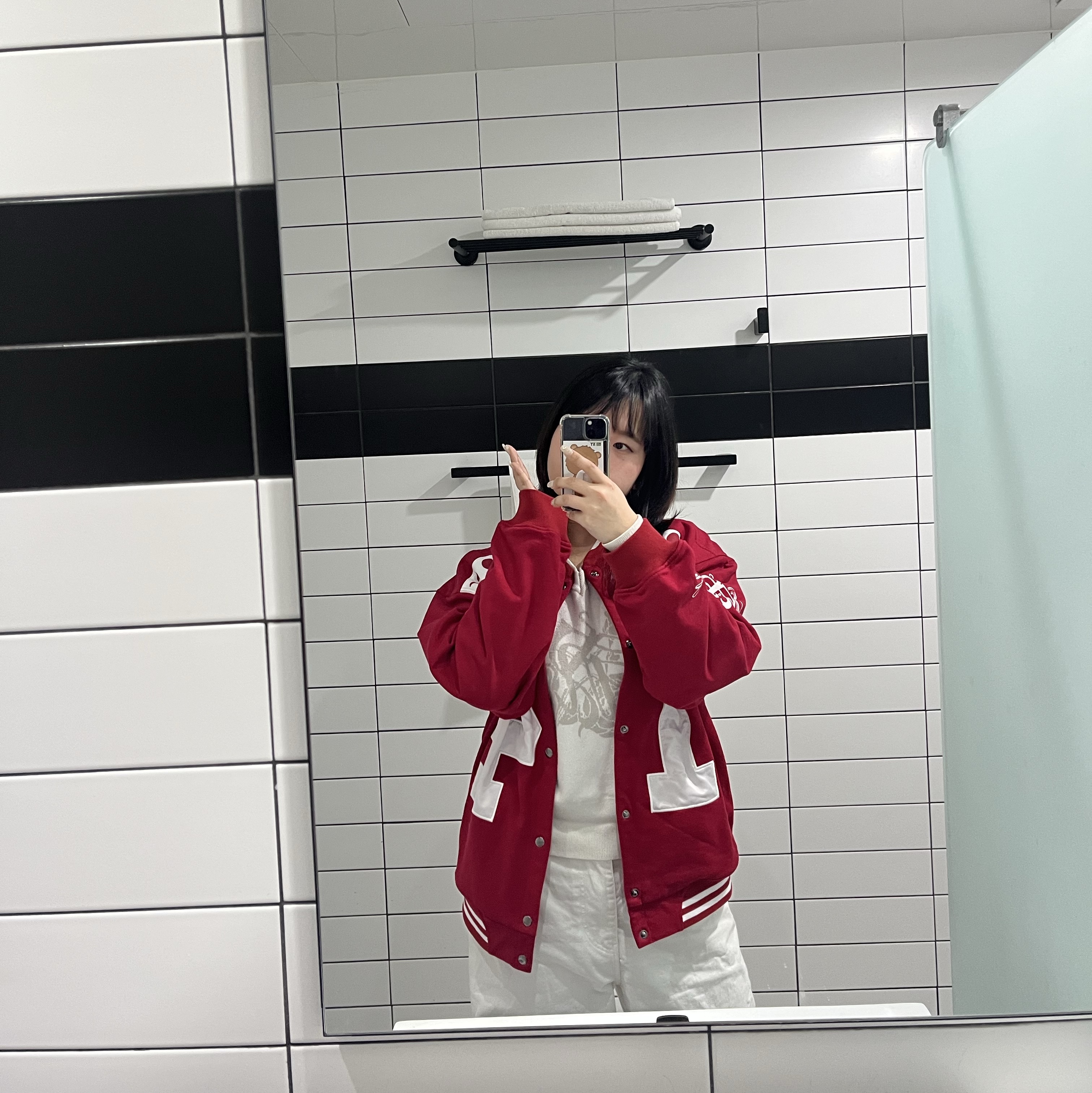 NYXX Sweat Varsity Jacket Red, Nike Air Force 1 '07 LV8 Low 1 Triple Red 착용 스타일 - 3