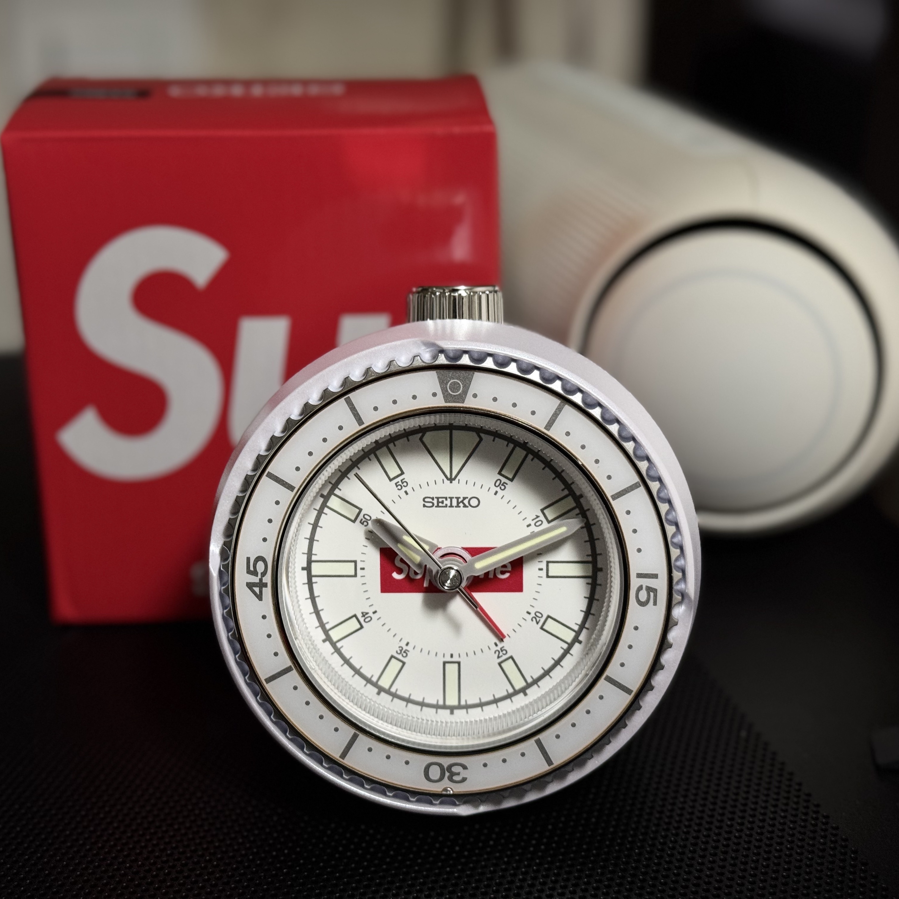 Supreme x Seiko Mai Alarm Clock White - 25SS 착용 스타일