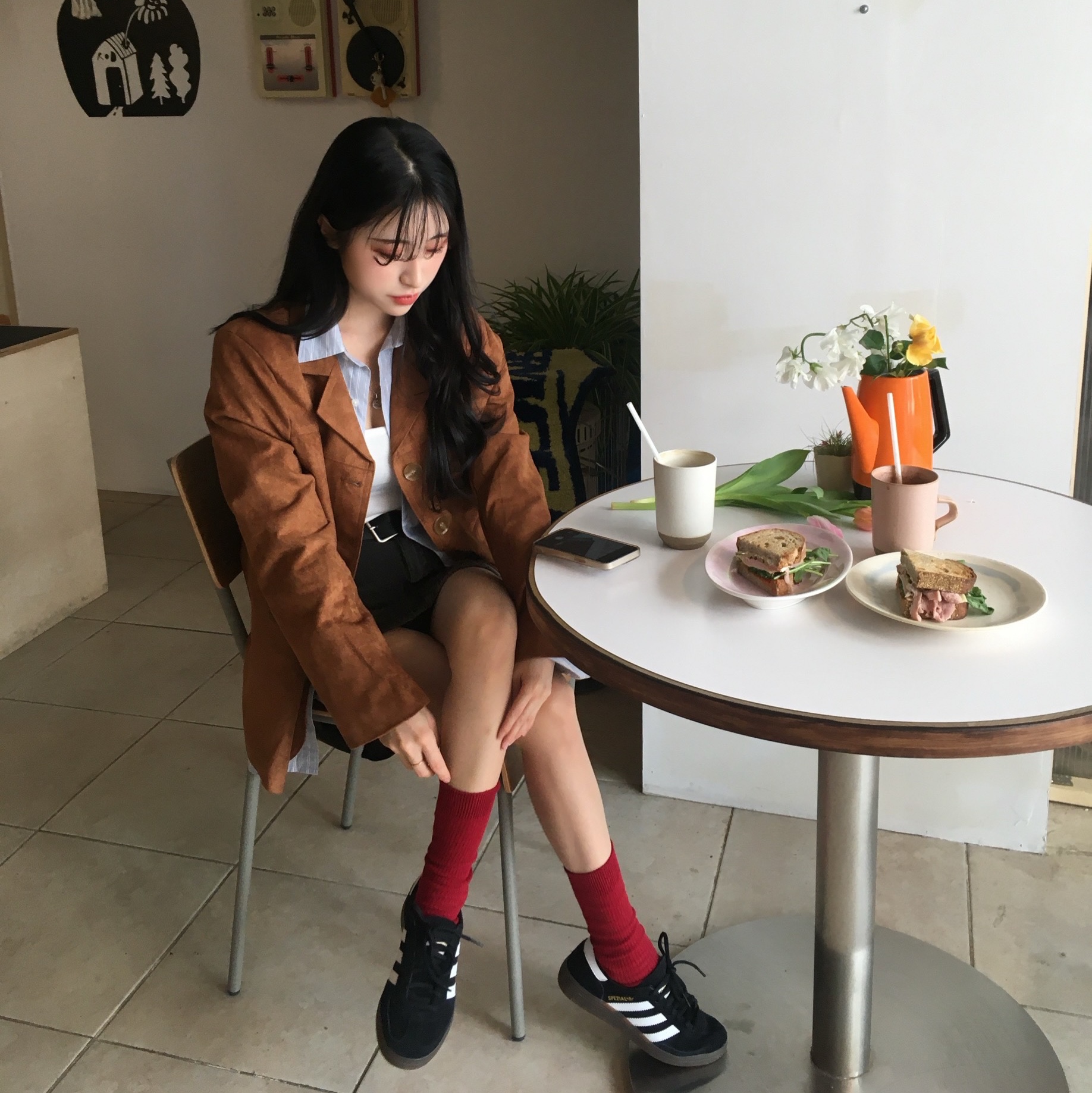 아디다스 스페지알 핸드볼 코어 블랙 착용 스타일 - 1